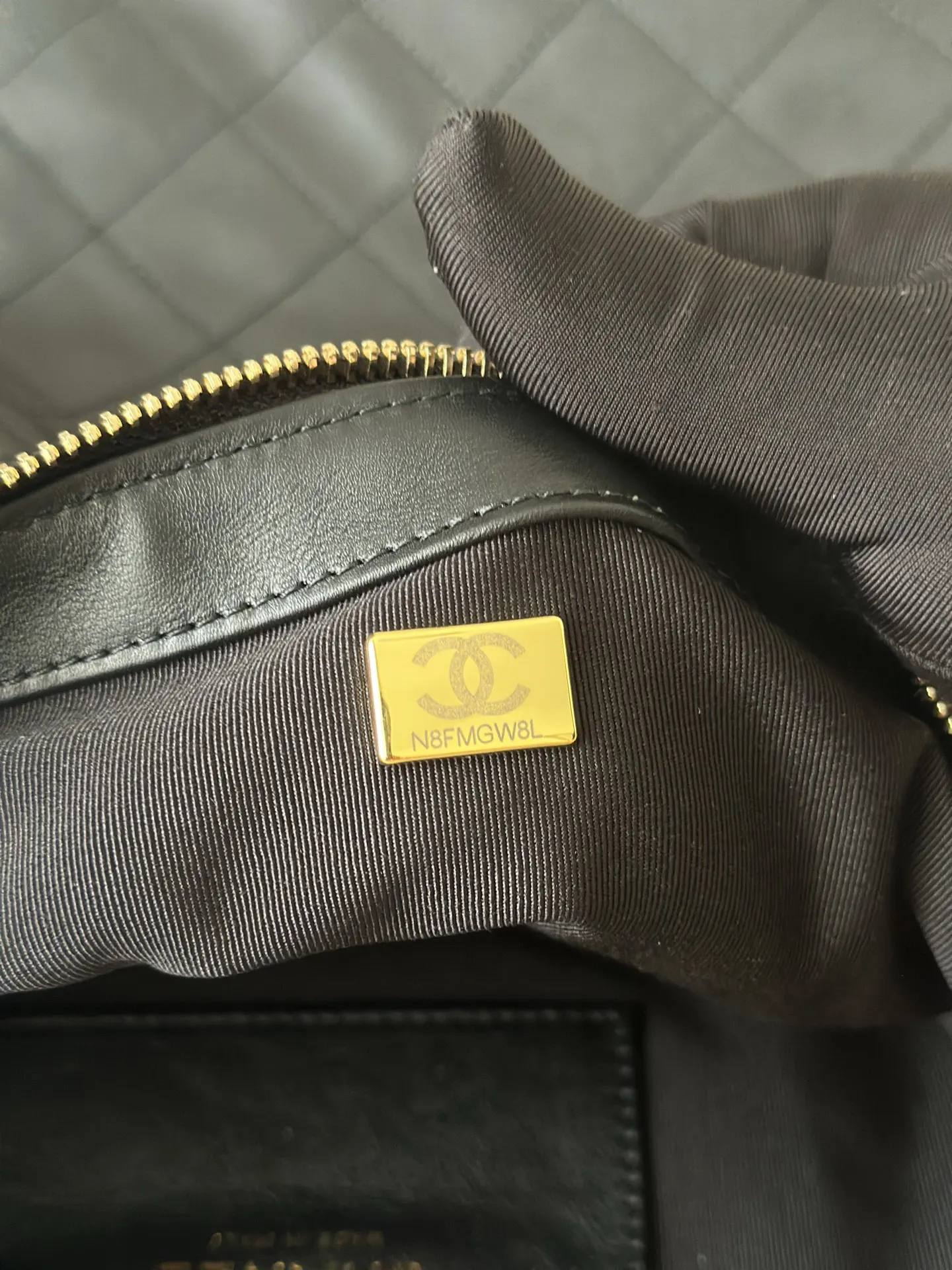 Chanel 黑色菱格Hobo腋下包 简约通勤