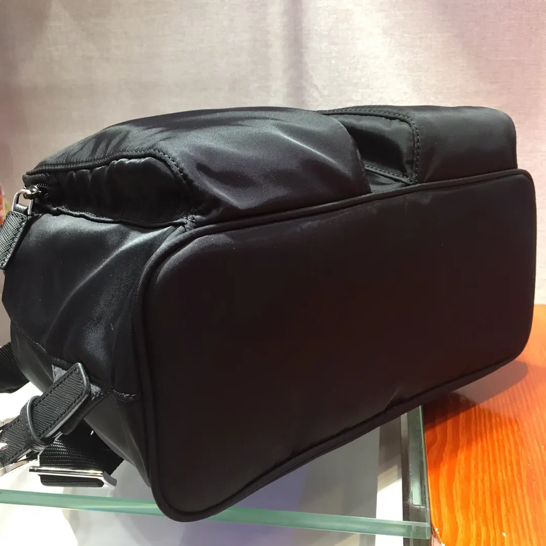 Prada 尼龍 雙肩包 实用雙肩款