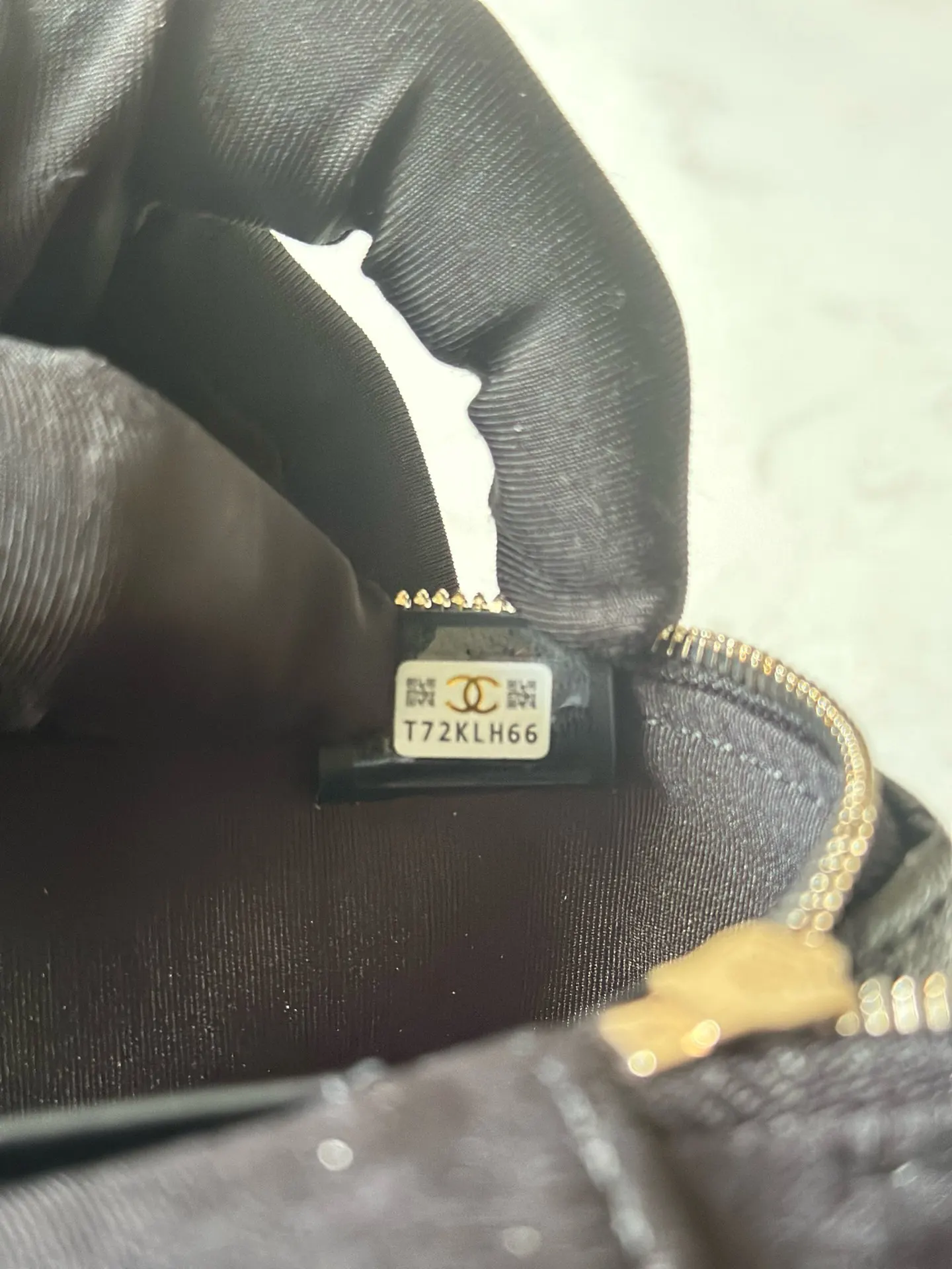 黑色 金色 最顶的五金 品牌搭金色五金 黄铜电镀k金 字体字迹清 手提包 通勤手提款
