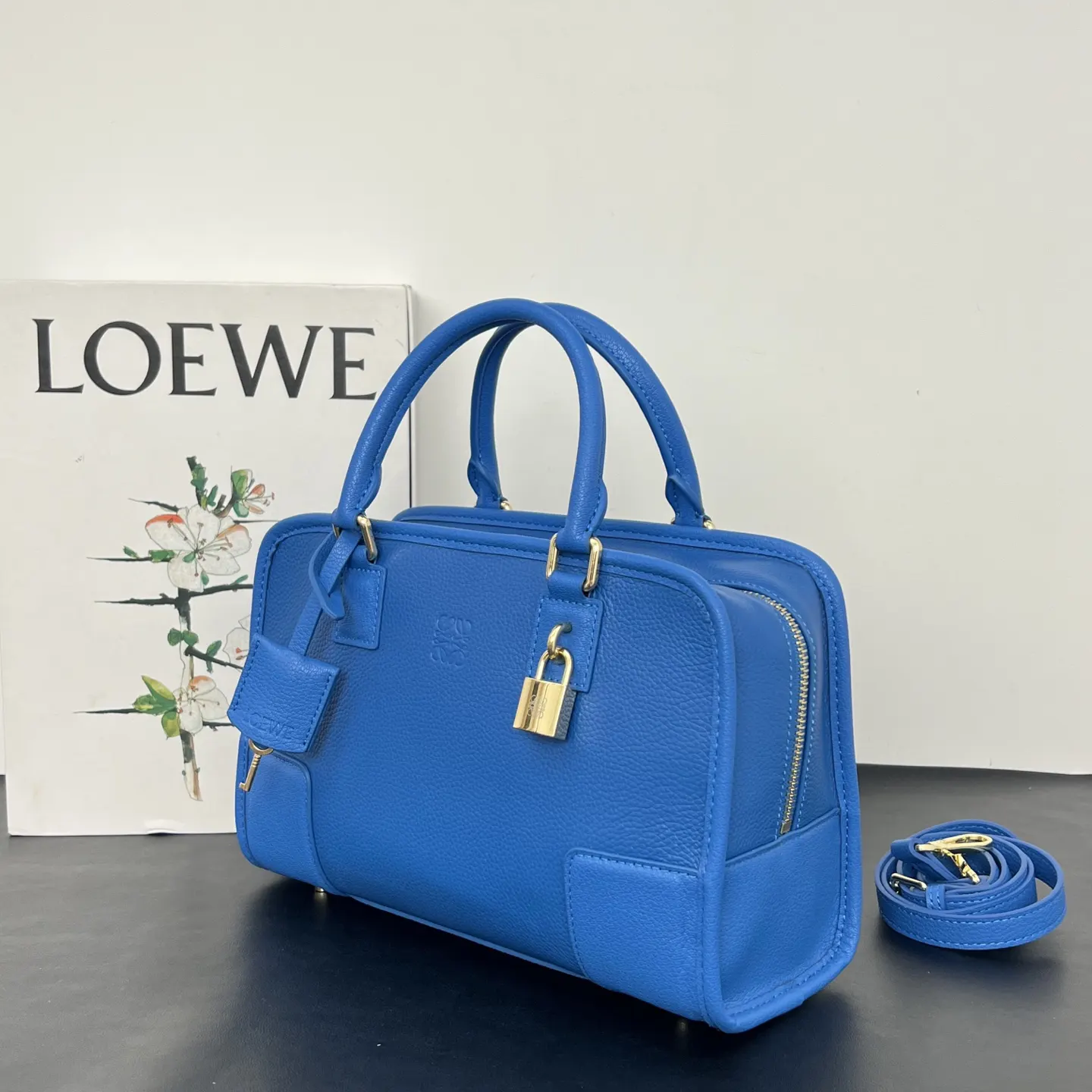 Loewe 牛皮手提包 精選款(數字13) Loewe 牛皮手提包 精選款(數字13)
