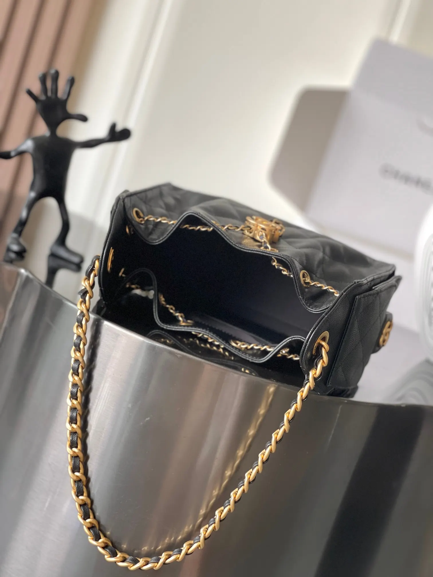 Chanel Cowhide Hobo Underarm Bag One Shoulder Back Image 8 Chanel Cowhide Hobo Underarm Bag One Shoulder Back Image 8