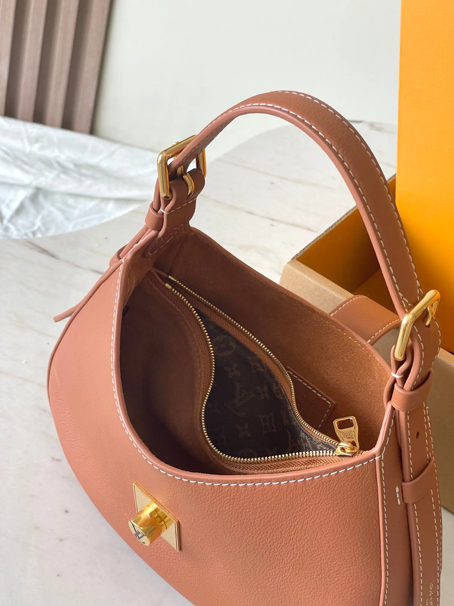LV 牛皮 本款 Low Key Should 单肩包 日常单肩背款