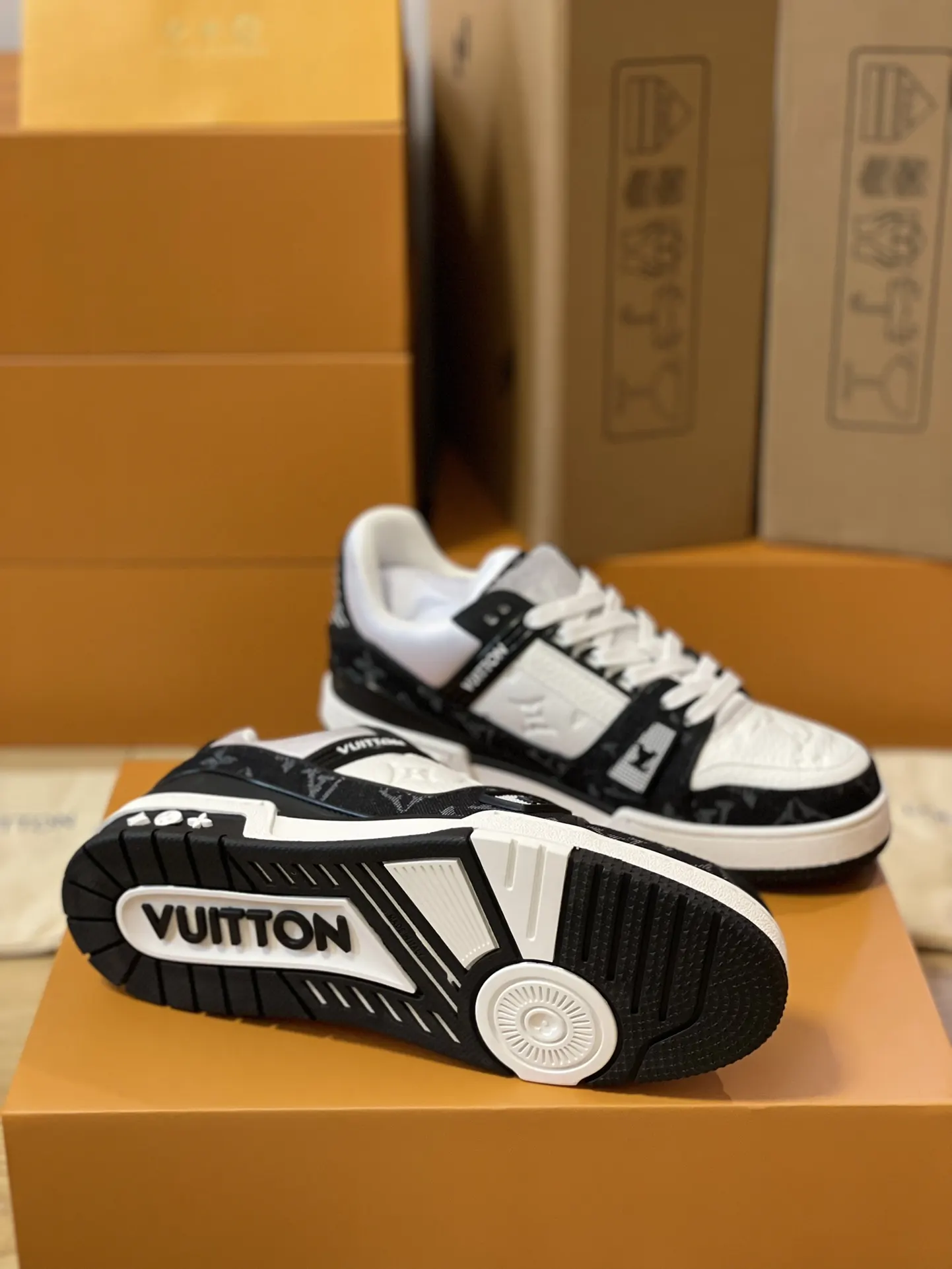 Louis Vuitton 黑色 运动鞋