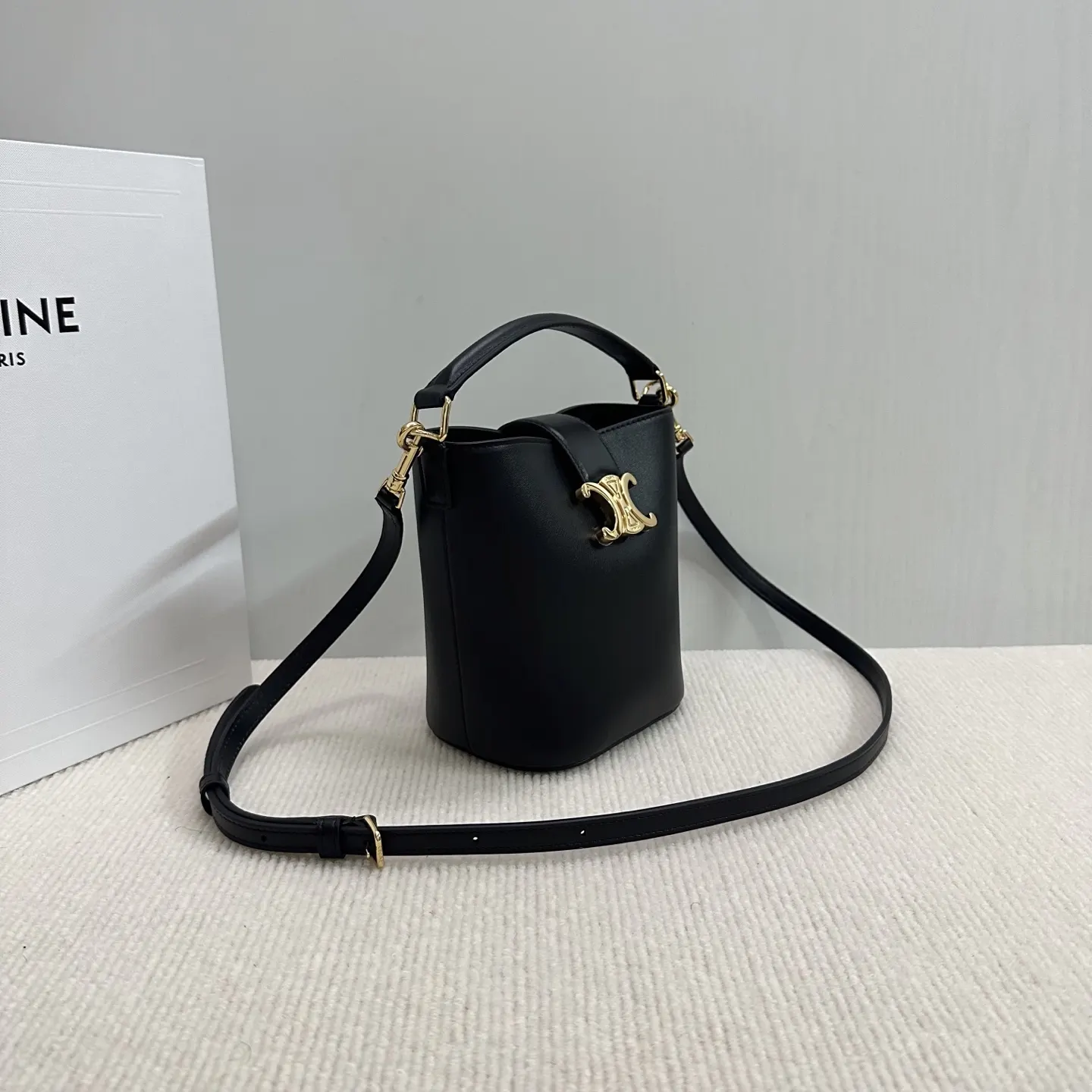 Triomphe 金色 小牛皮 水桶包 休闲水桶款