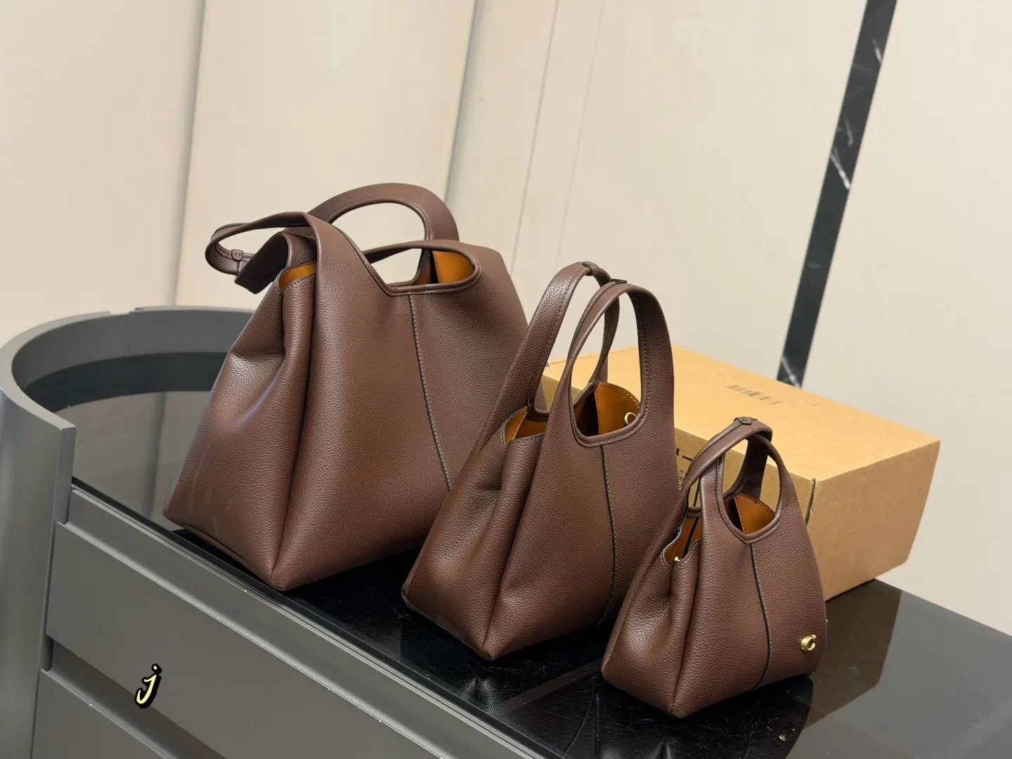 Coach 牛皮 托特包 大容量托特款