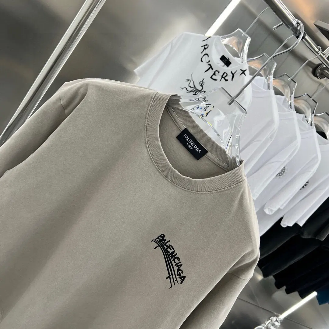 Balenciaga 灰色 Logo 短袖T恤(數字4) Balenciaga 灰色 Logo 短袖T恤(數字4)