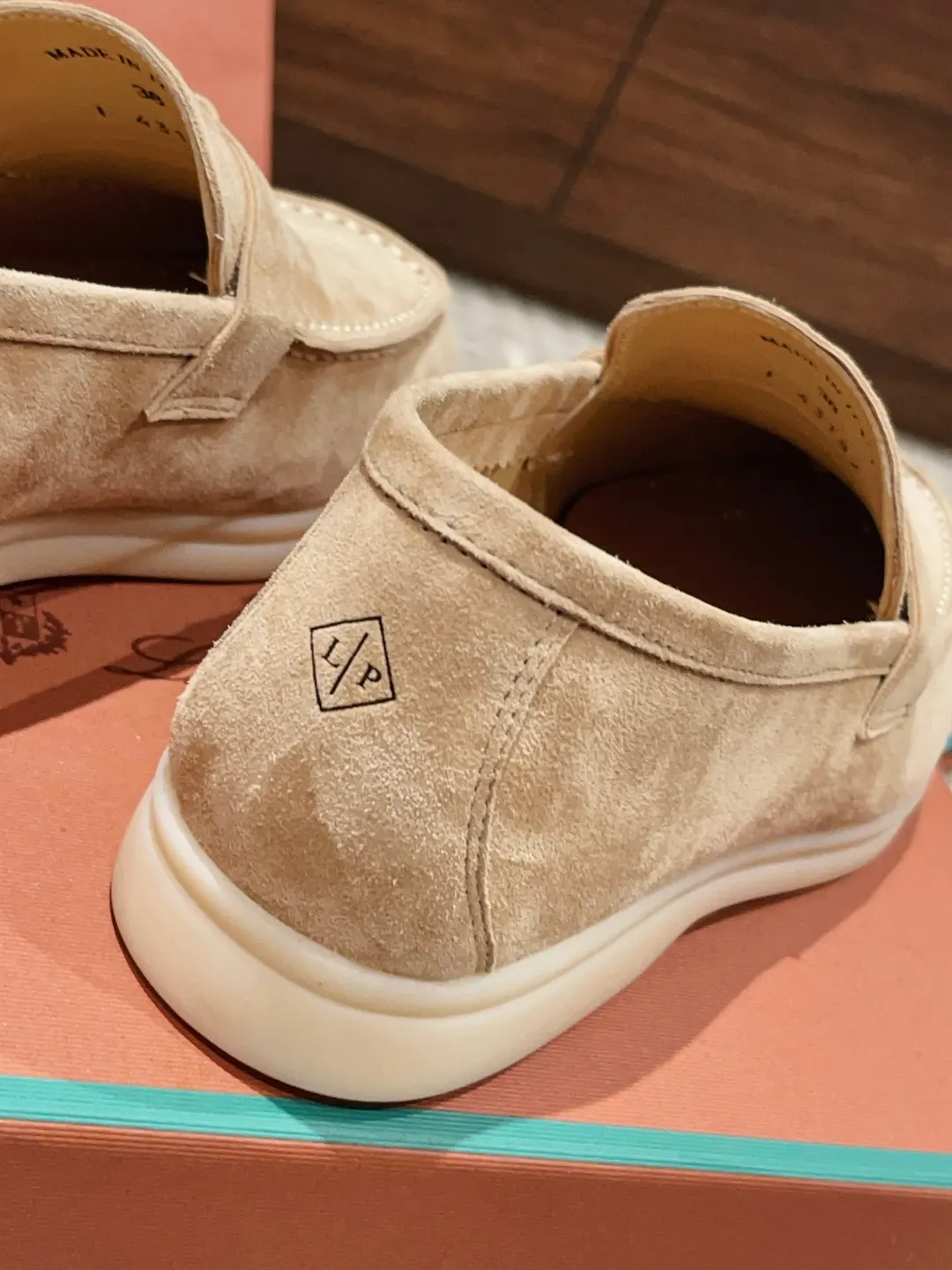 Loro Piana SS 運動鞋 休閒百搭款(數字9) Loro Piana SS 運動鞋 休閒百搭款(數字9)