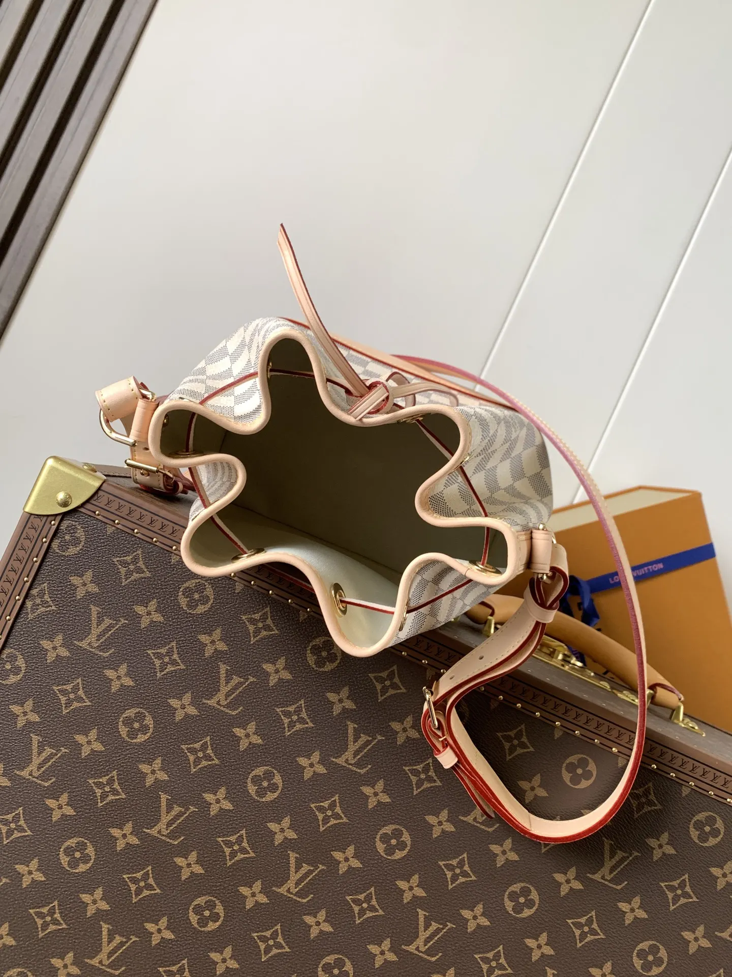 LV 老花 牛皮 老花 白格 钢扣钢 收納包 旅行收納款