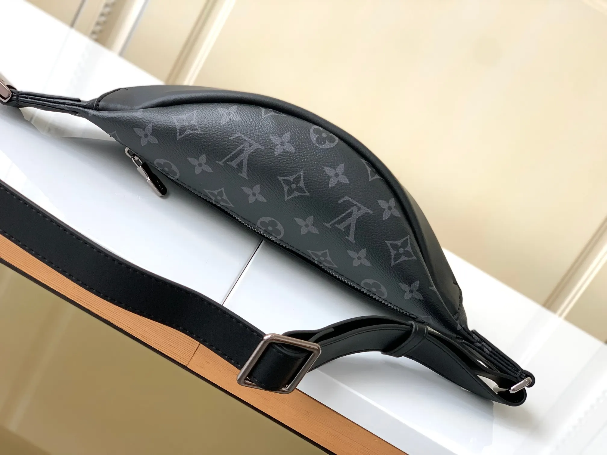 帆布 造型符合人体工学 理 并 可调节的包带 既可环于腰 腰包 休闲腰包款
