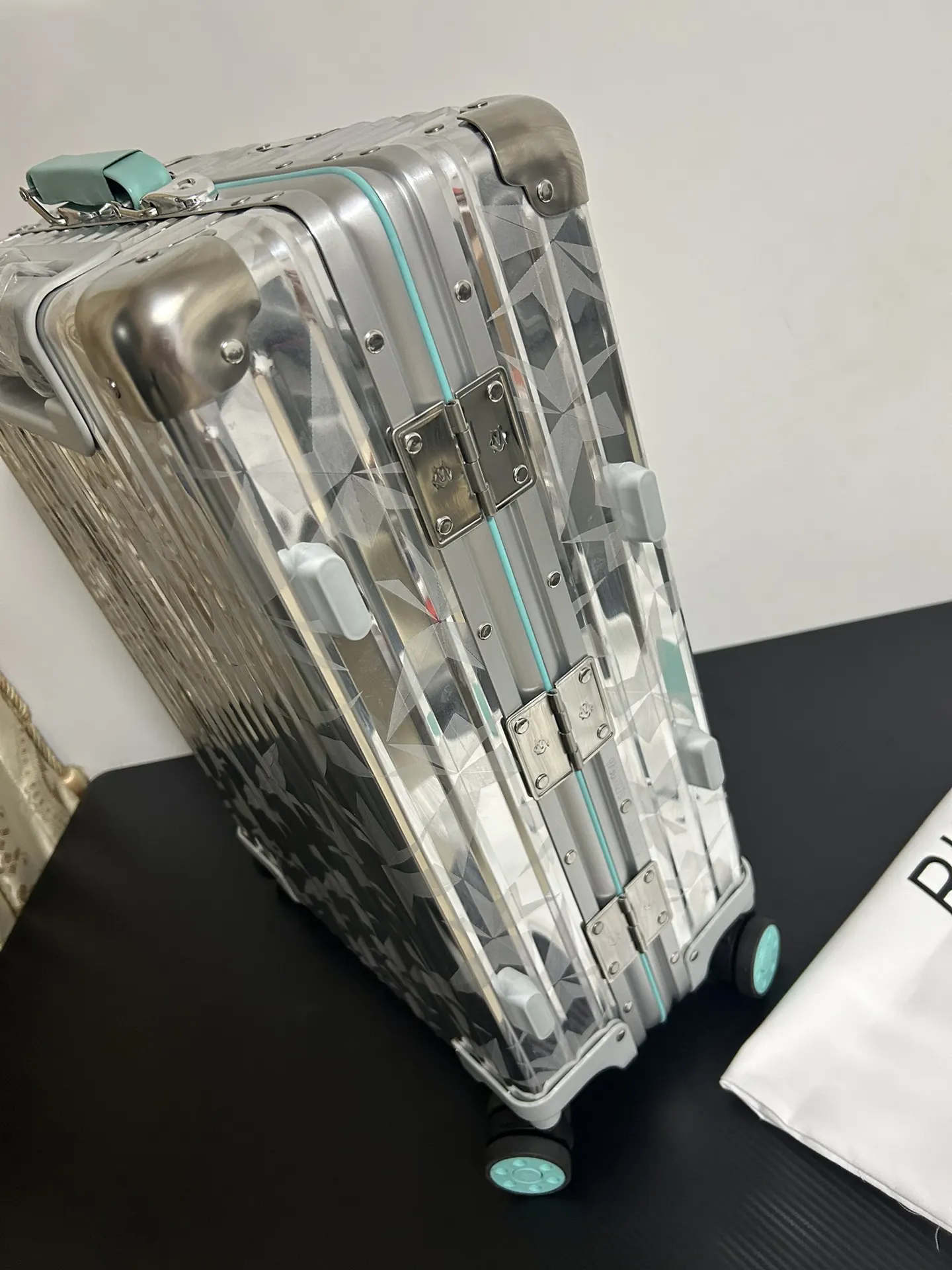 白色 帆布 最美聯名款 来自Tiffa联合携手共创的 寸登机箱 行李箱 旅行拉杆款 輕便出行款