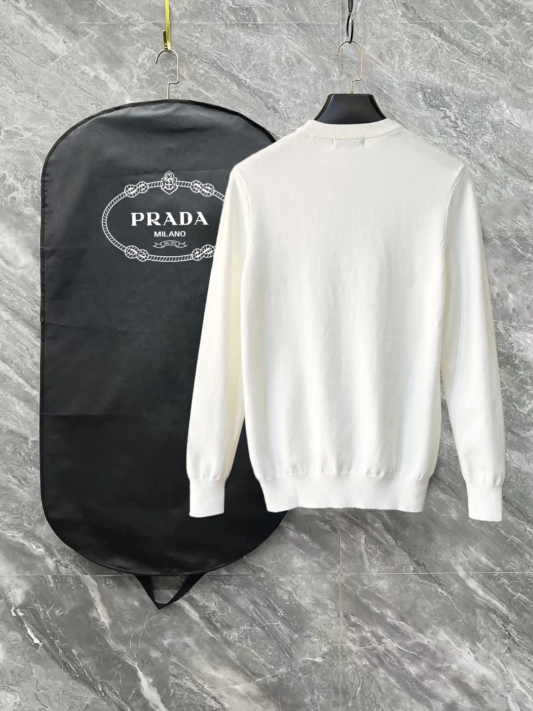 PRADA 针织 Logo 针织衫 休闲百搭款