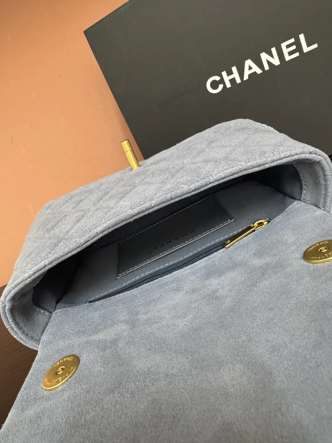 Chanel 麂皮 翻盖 链条包