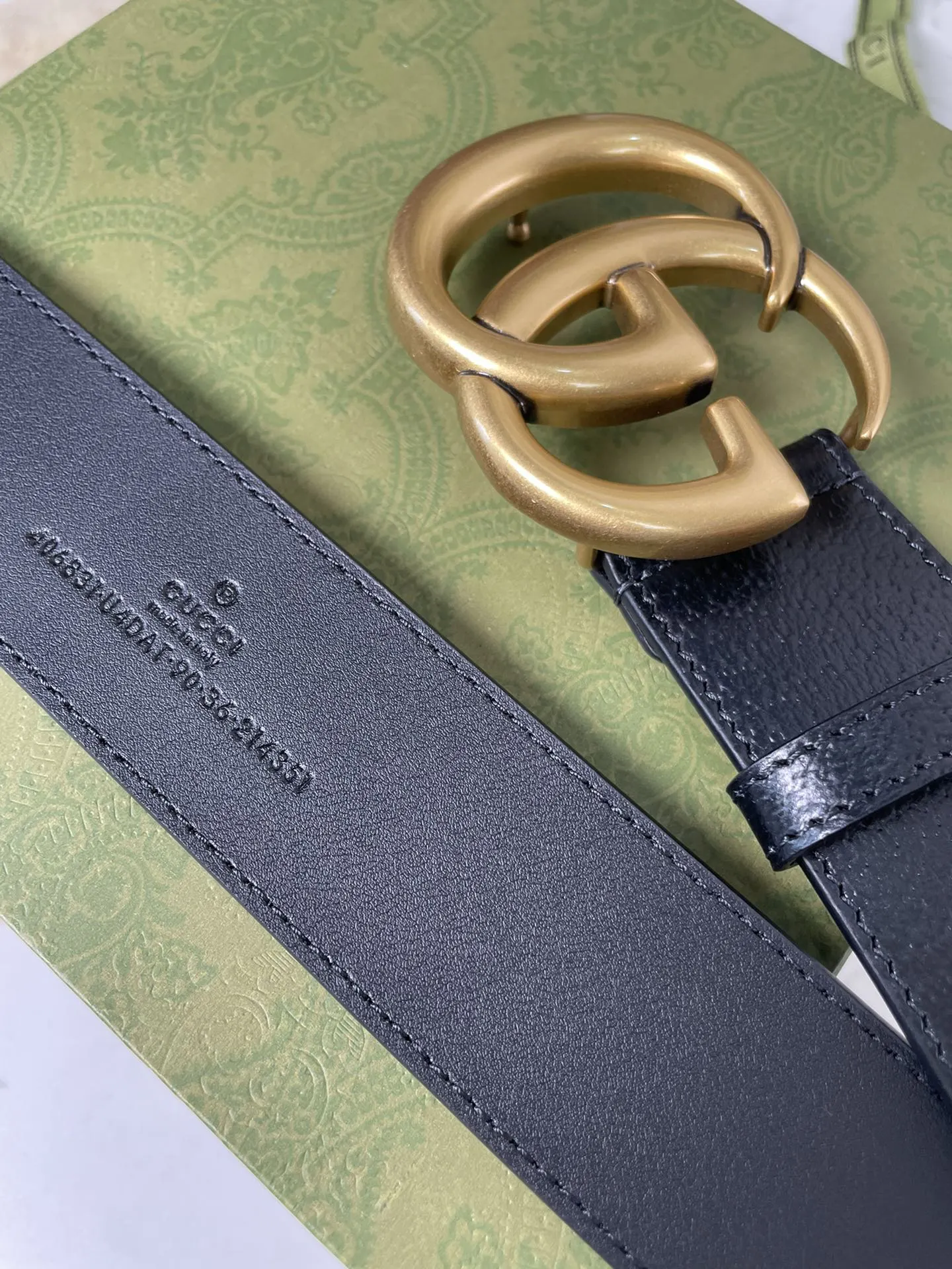 Gucci 双G扣牛皮腰带