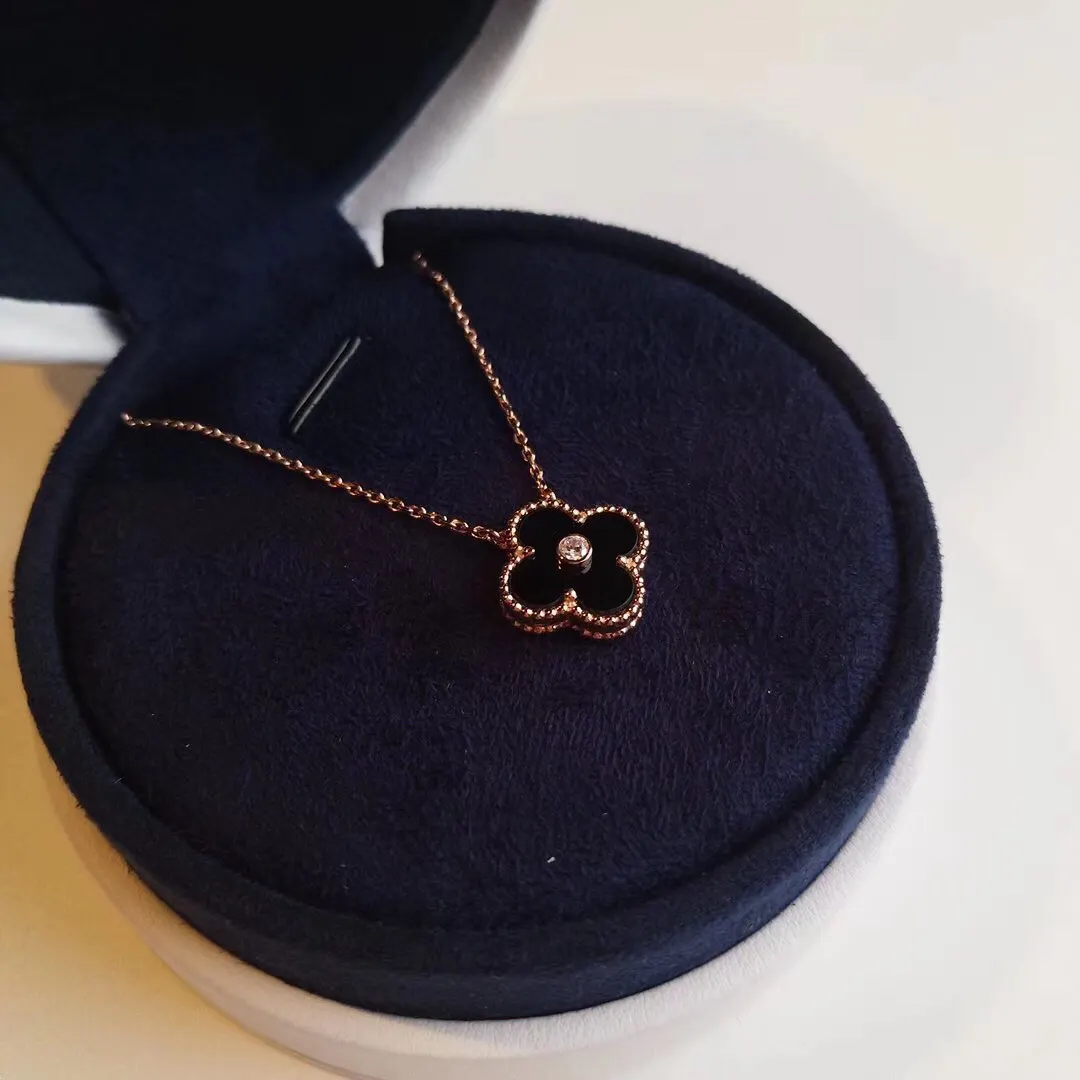 Van Cleef 四叶草 贝壳 項鍊 精致锁骨链款