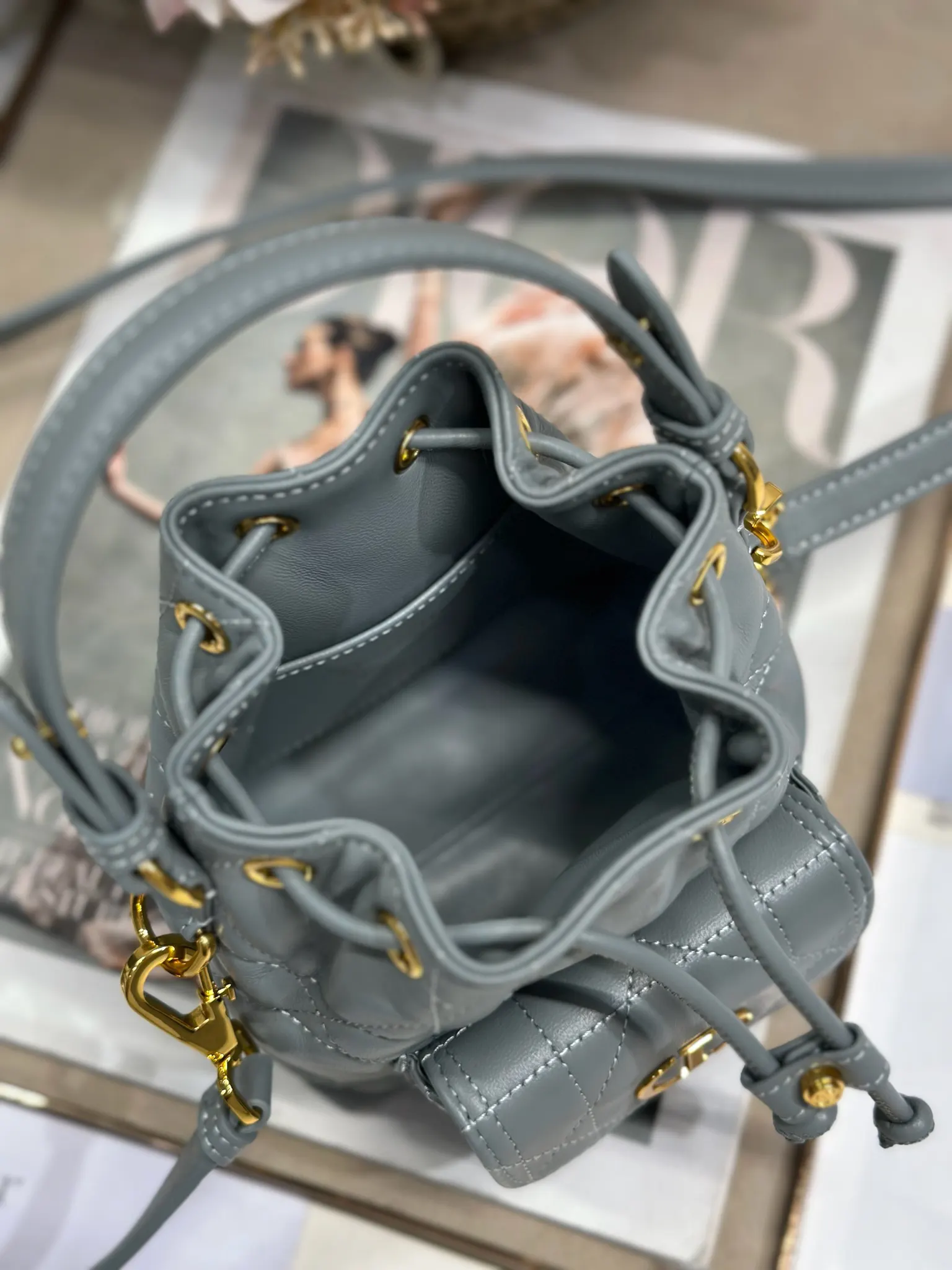 Dior Caro 灰色 皮革 水桶包