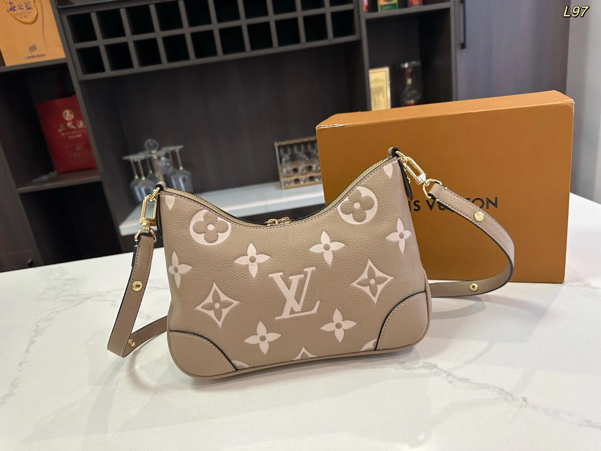 Louis Vuitton Crossbody Bag Lightweight Image 9 Louis Vuitton Crossbody Bag Lightweight Image 9