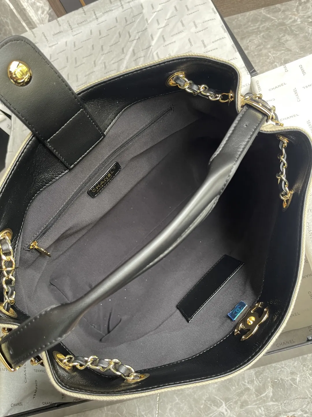 CHANEL Hobo 黑色 米色 羊皮 托特包 大容量托特款(數字10) CHANEL Hobo 黑色 米色 羊皮 托特包 大容量托特款(數字10)