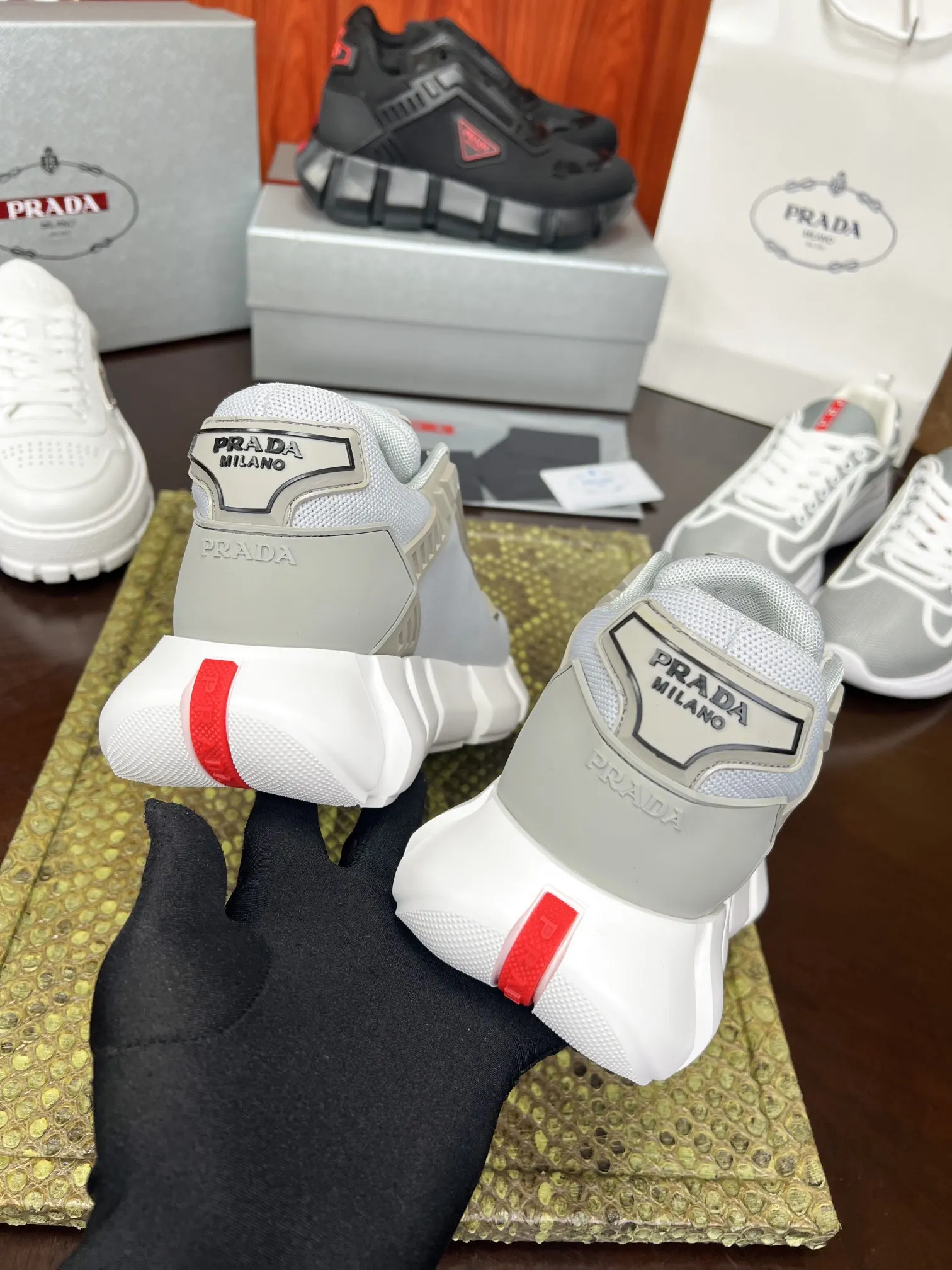 PRADA 牛皮 休闲鞋 舒适百搭款