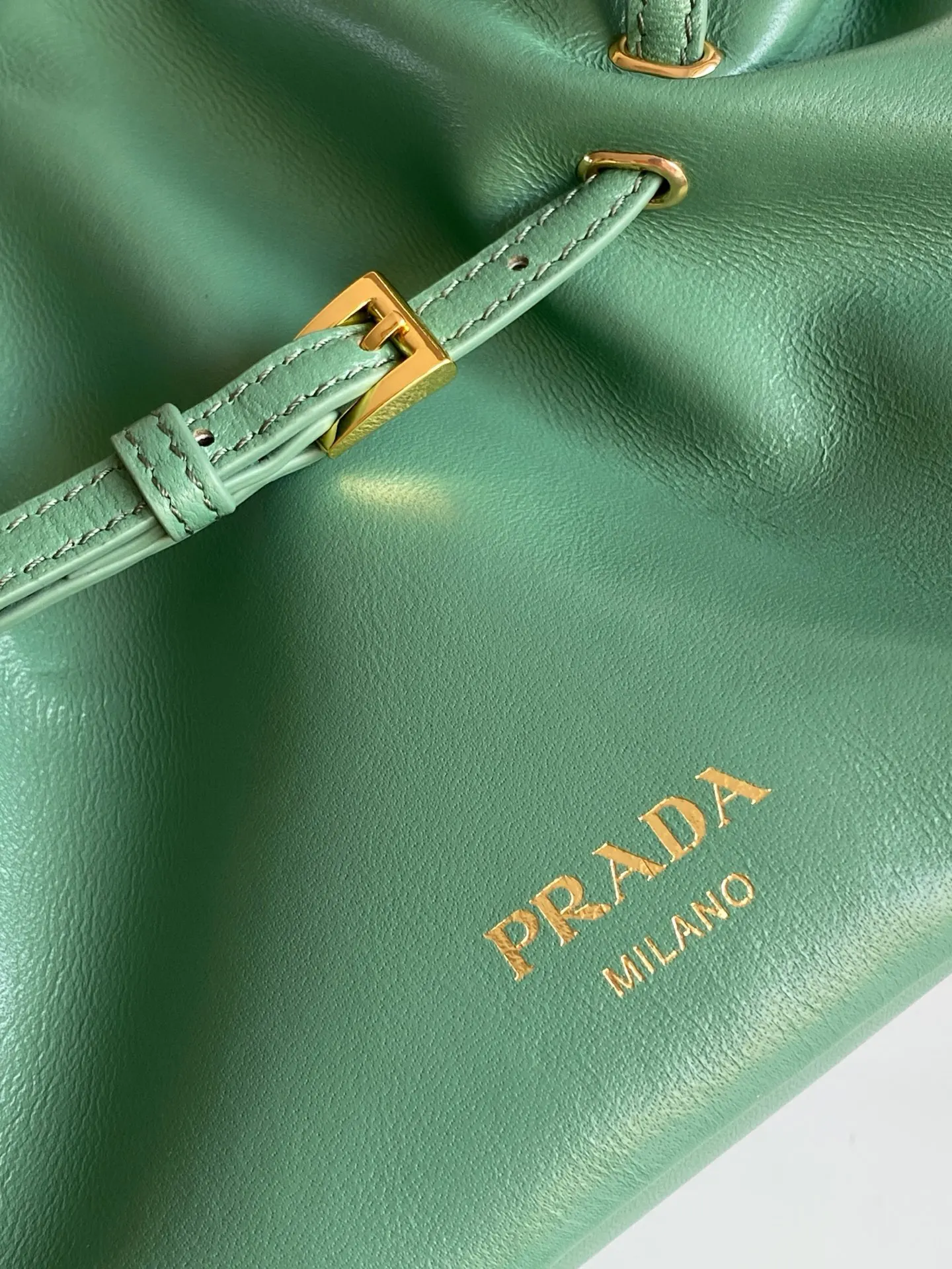 Prada 1BG586 皮革 单肩包