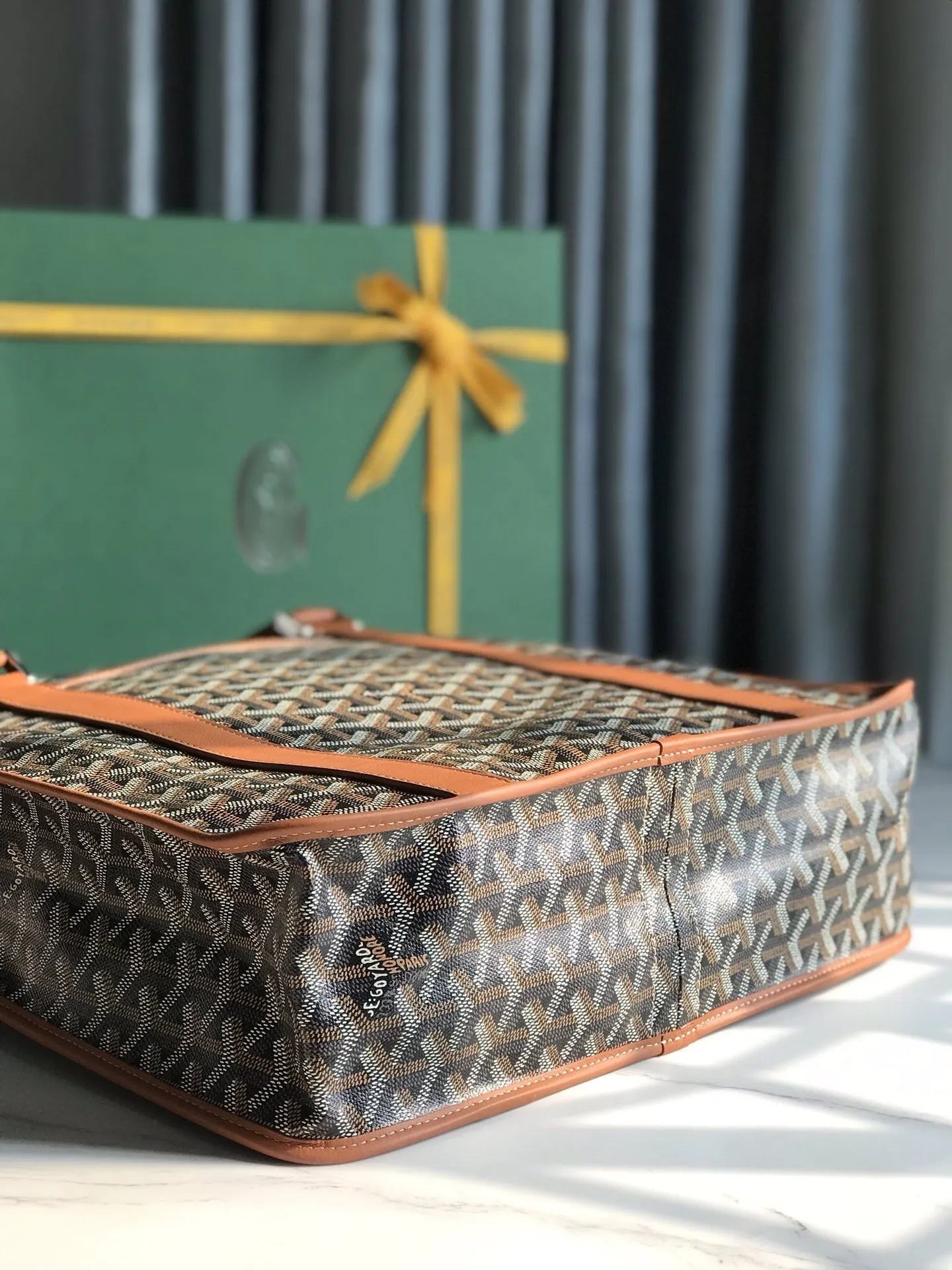 Goyard 皮革 Bourgogne竖款公文包 重新演绎了 商务通勤款