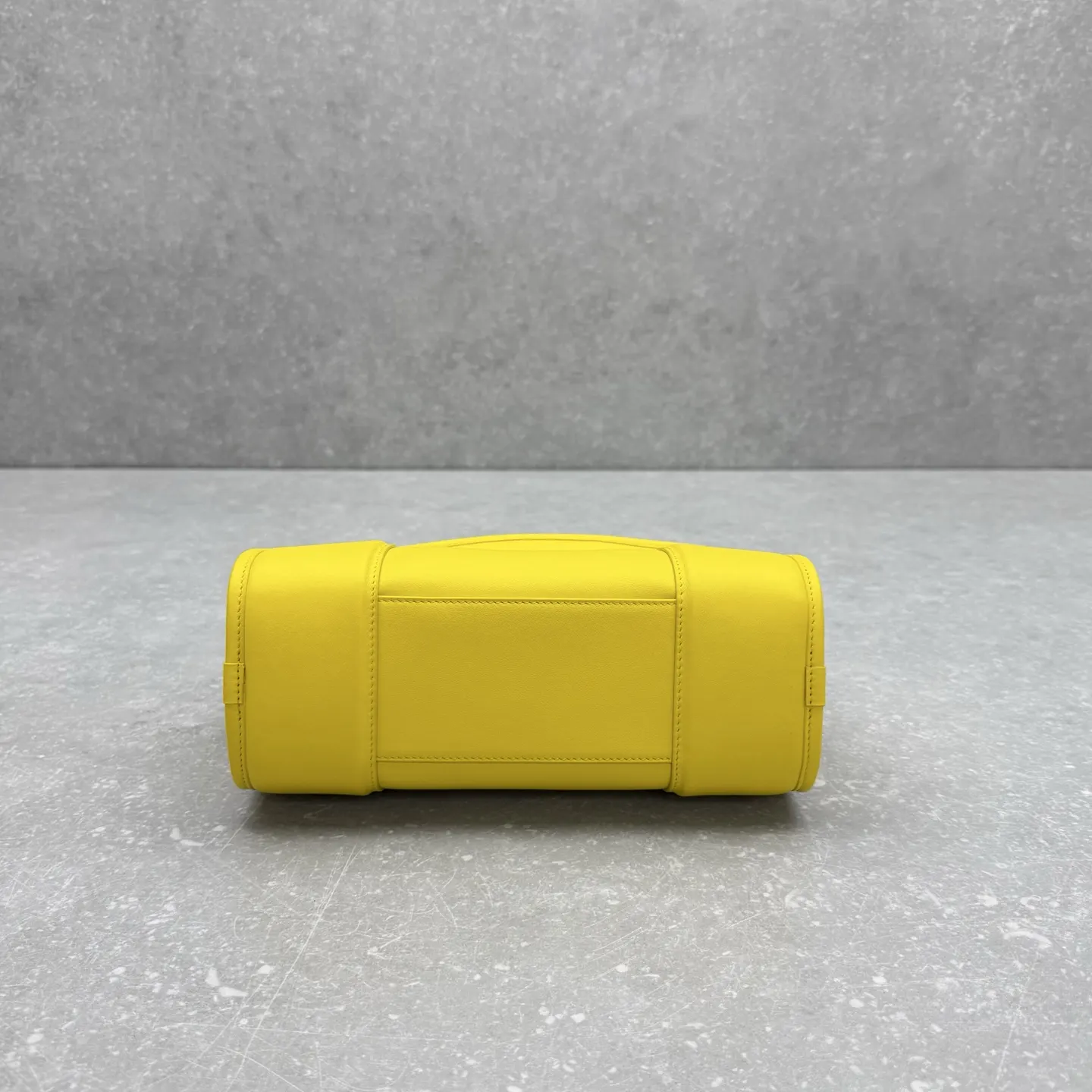 Loewe 黄色 皮革 斜挎包 轻便斜挎款