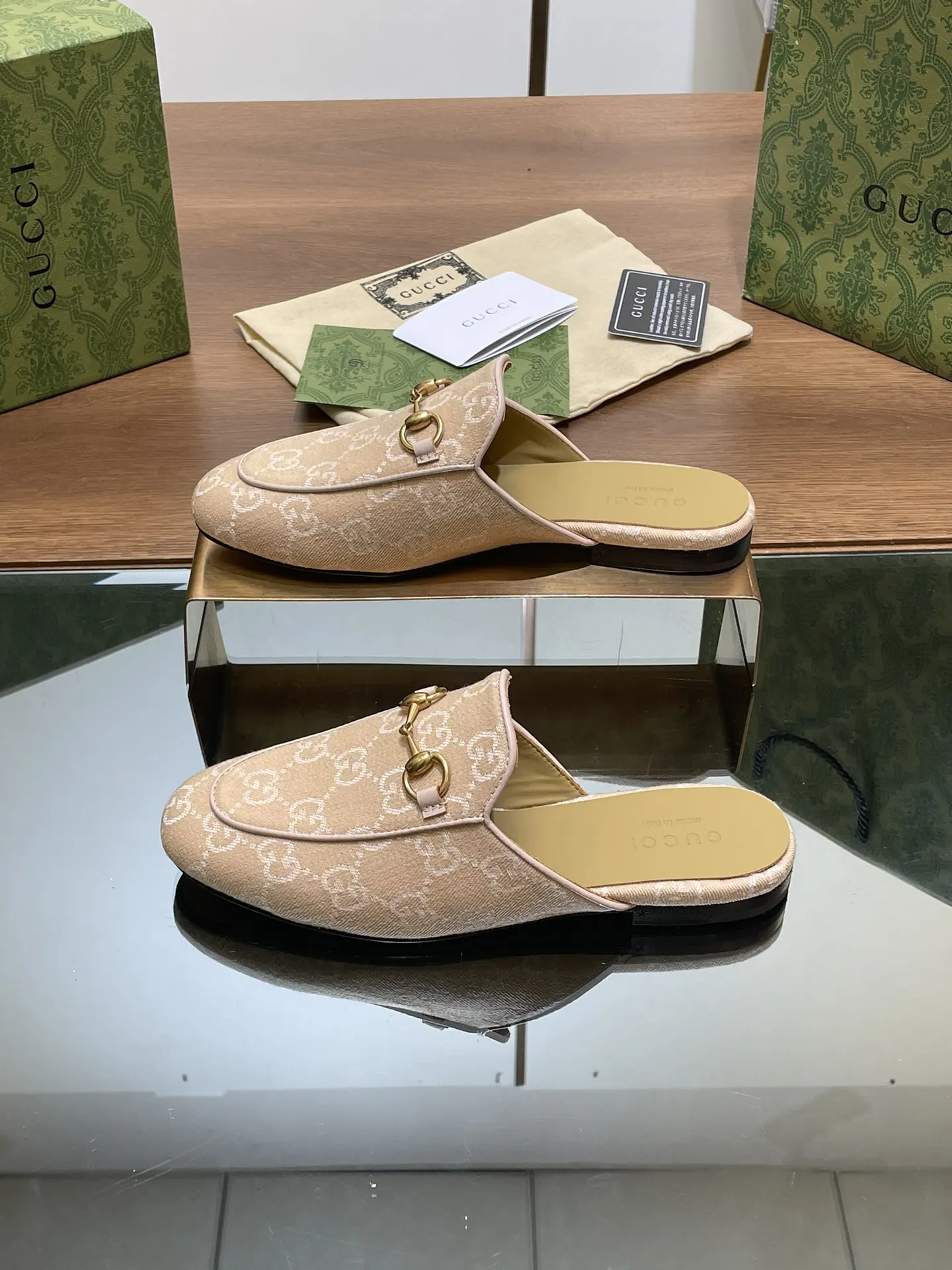 Gucci GG Supreme 米色 乐福鞋