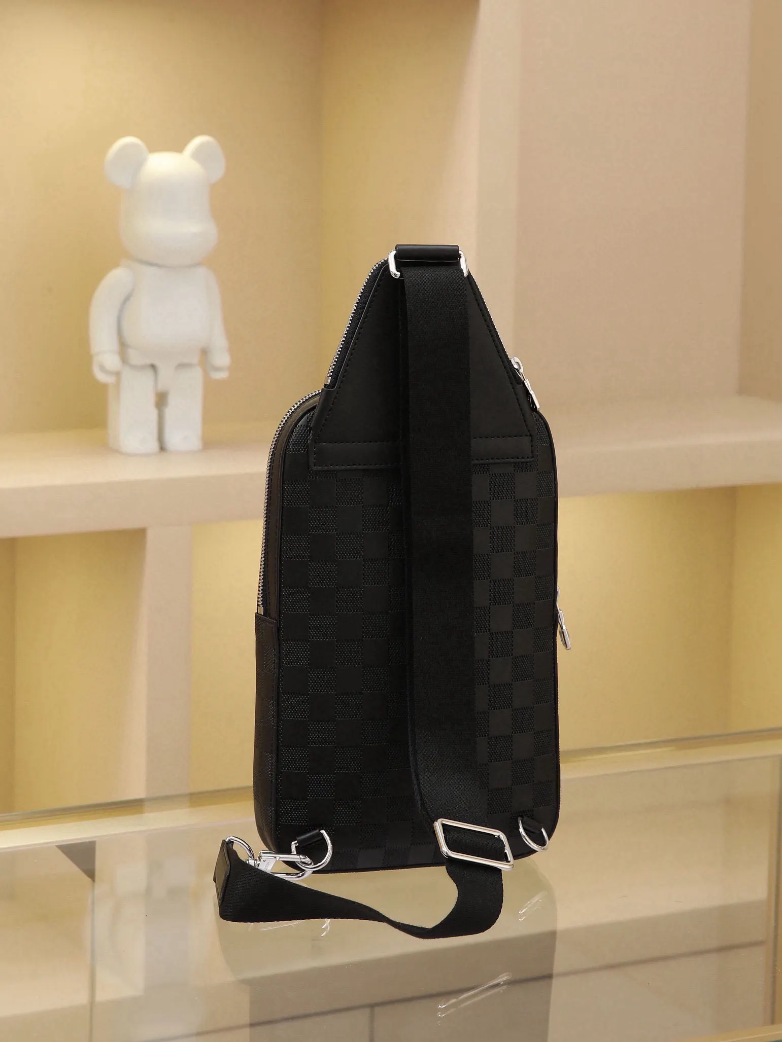 Damier 可调节肩带可通过 形环固定于左右两侧 单肩包 日常单肩背款