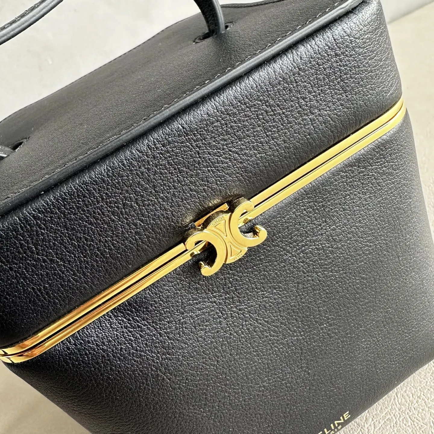 Celine Triomphe 金色 牛皮 单肩包 日常单肩背款