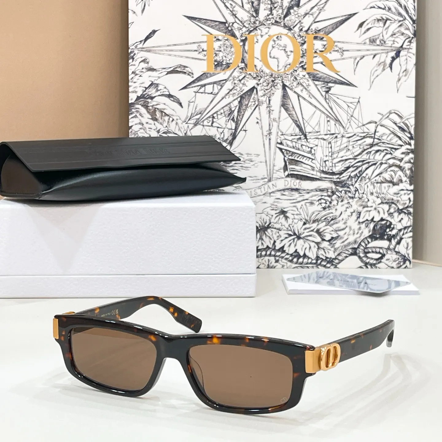 Dior 蓝色矩形太阳镜 个性复古款