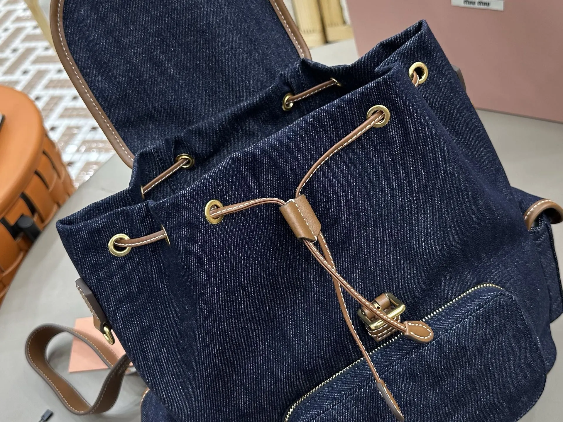 Miu 牛仔 丹宁 皮革 雙肩包 实用雙肩款