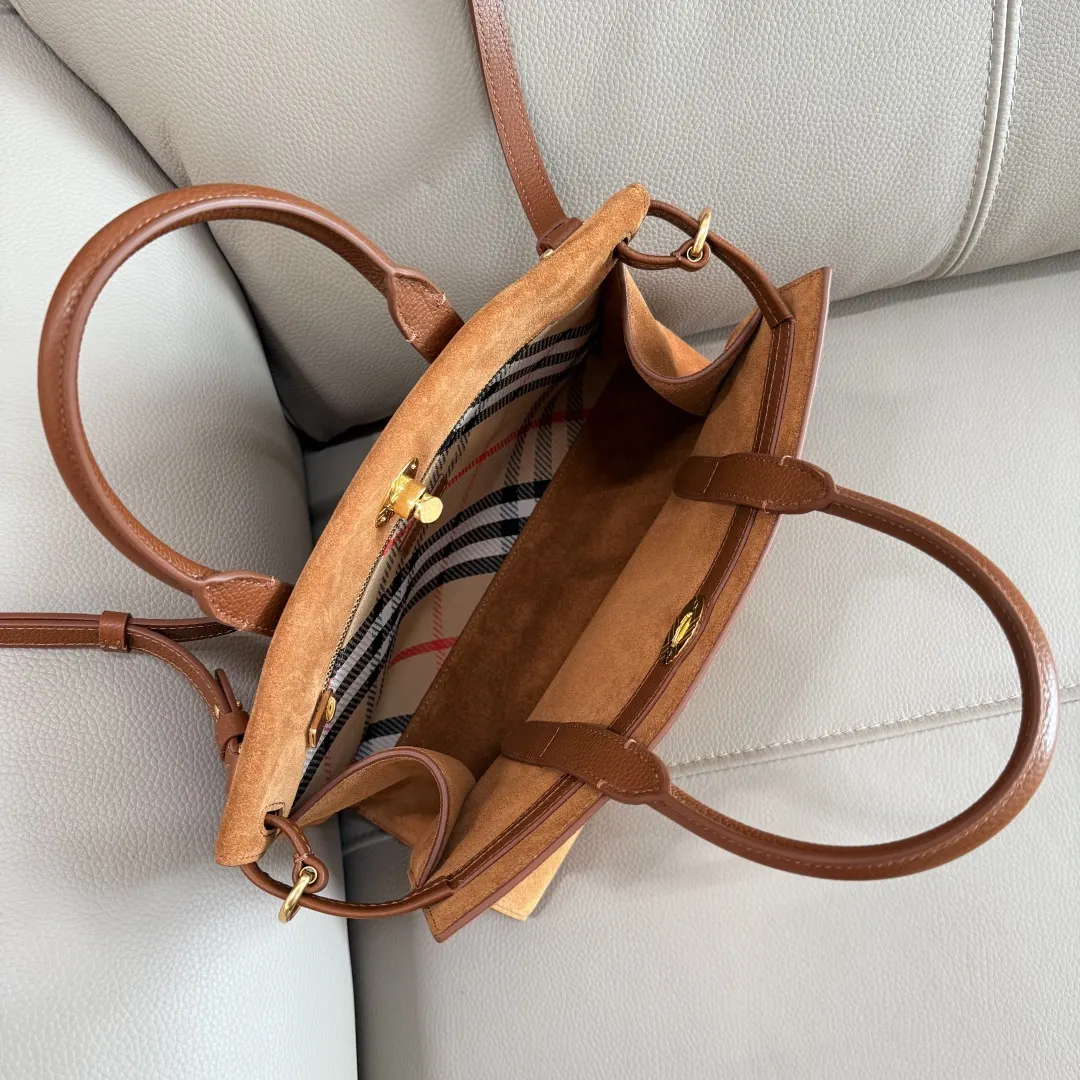 Burberry 米色 经过细腻打磨处理 呈现柔软觸感 托特包 大容量托特款