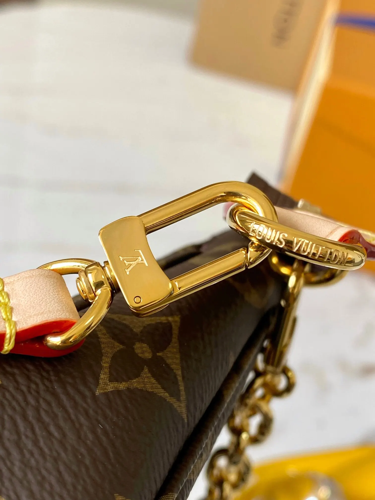 POCHETTE ACCESSOI 腋下包 復古腋下背款