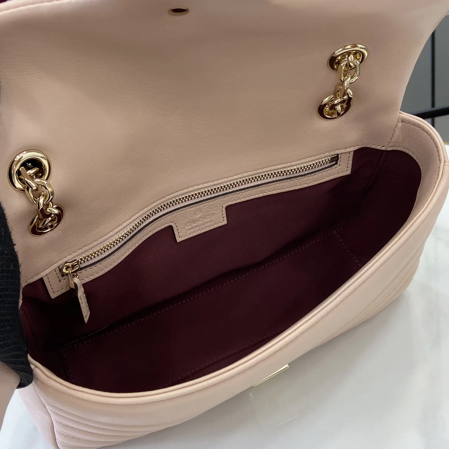 Gucci Marmont 絎縫皮革鏈條包 單肩斜挎
