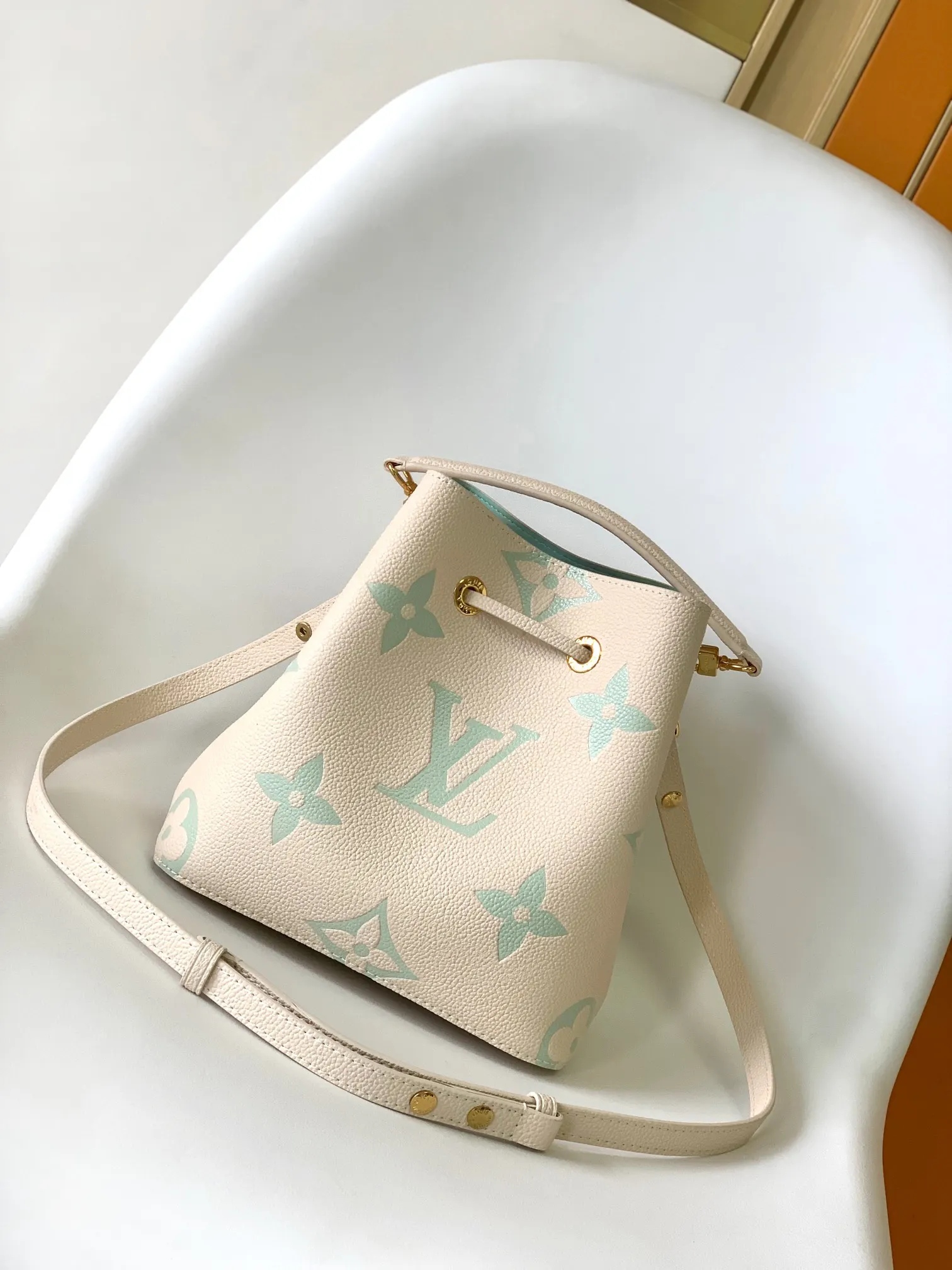 LV 牛皮 水桶包 休闲水桶款