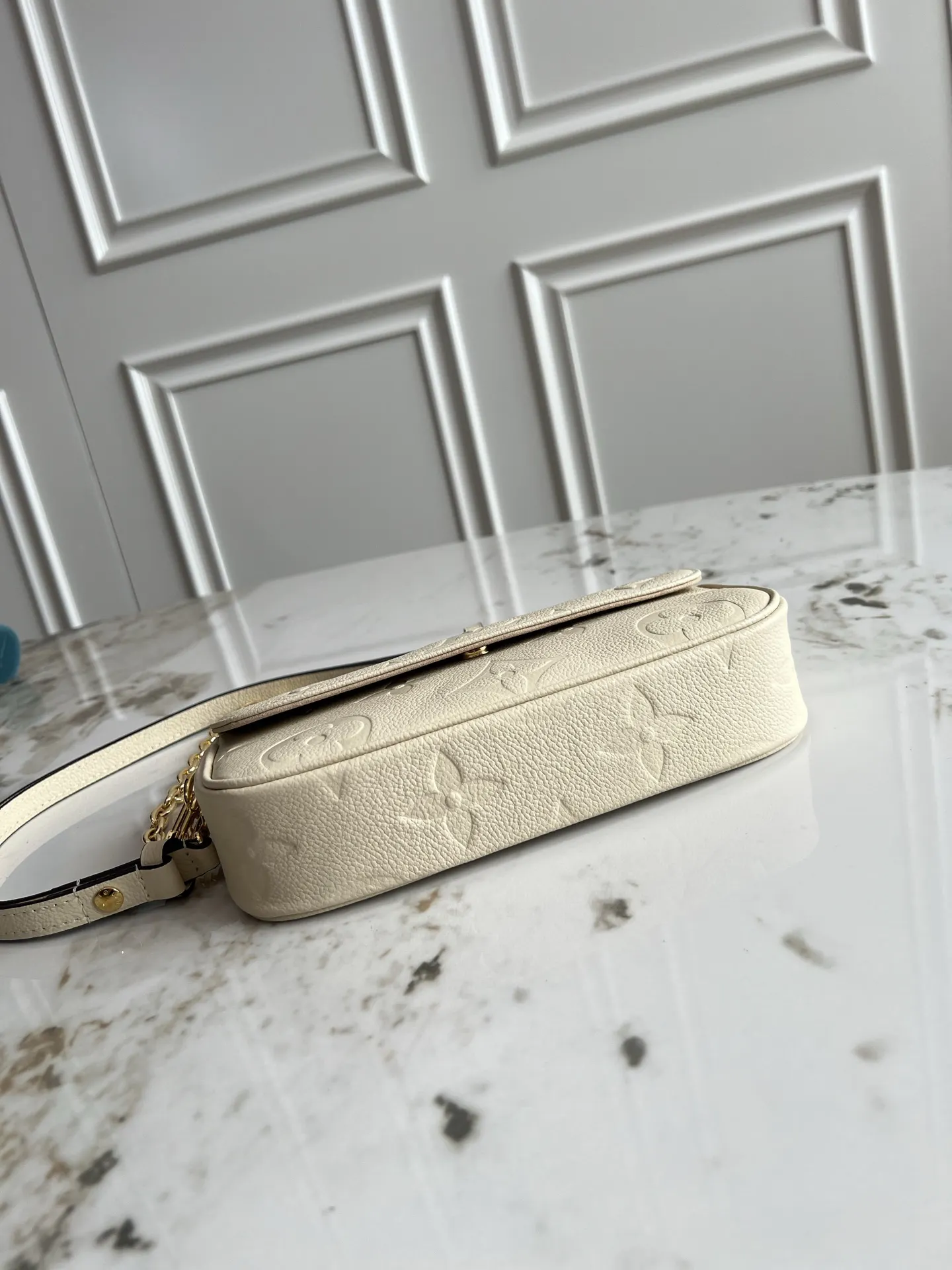 Louis Vuitton M82210 白色 Monogram 链条包