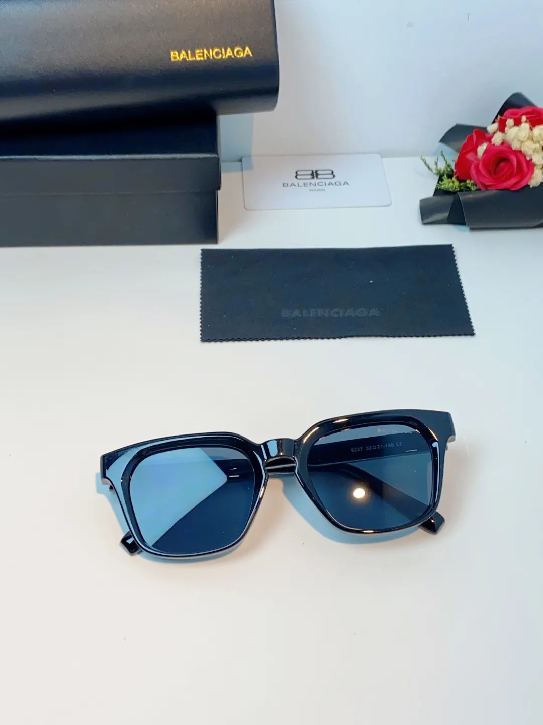 Balenciaga 太阳镜 精致搭配
