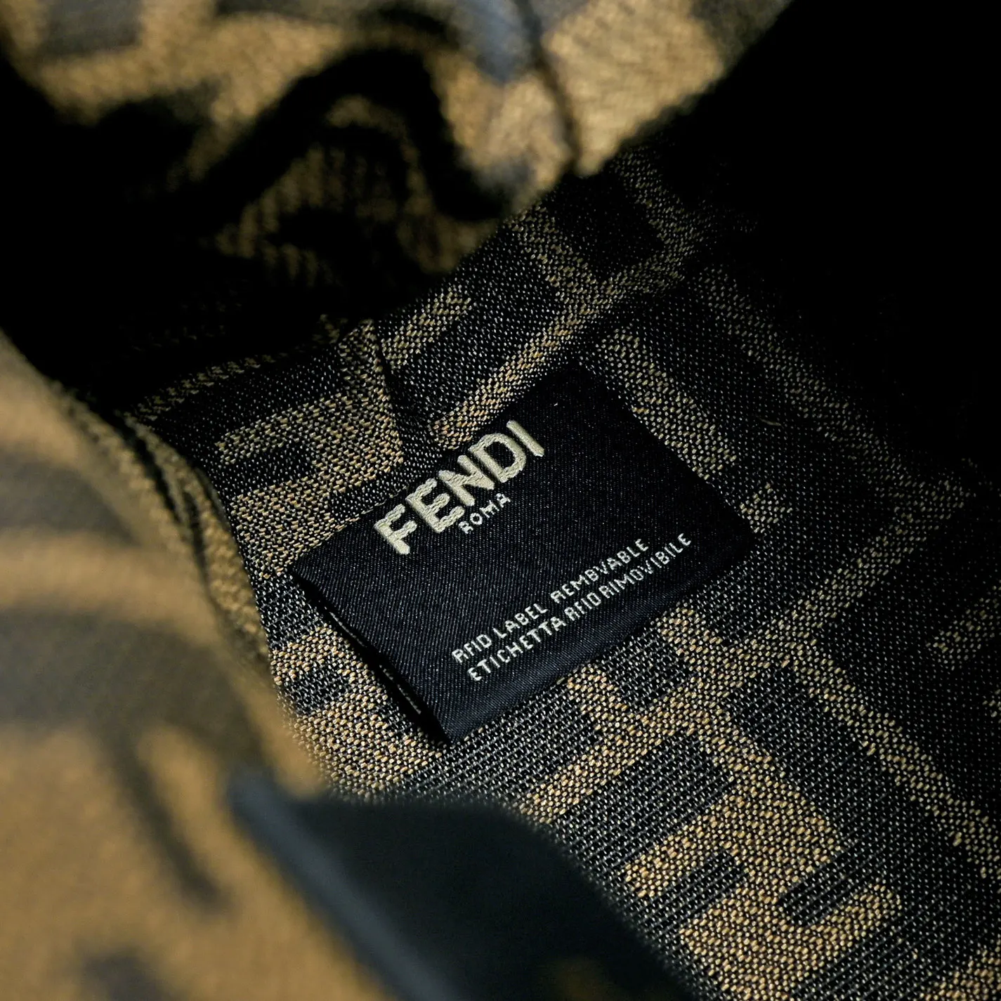 全新FEND First来了 手拿包 精致手拿款
