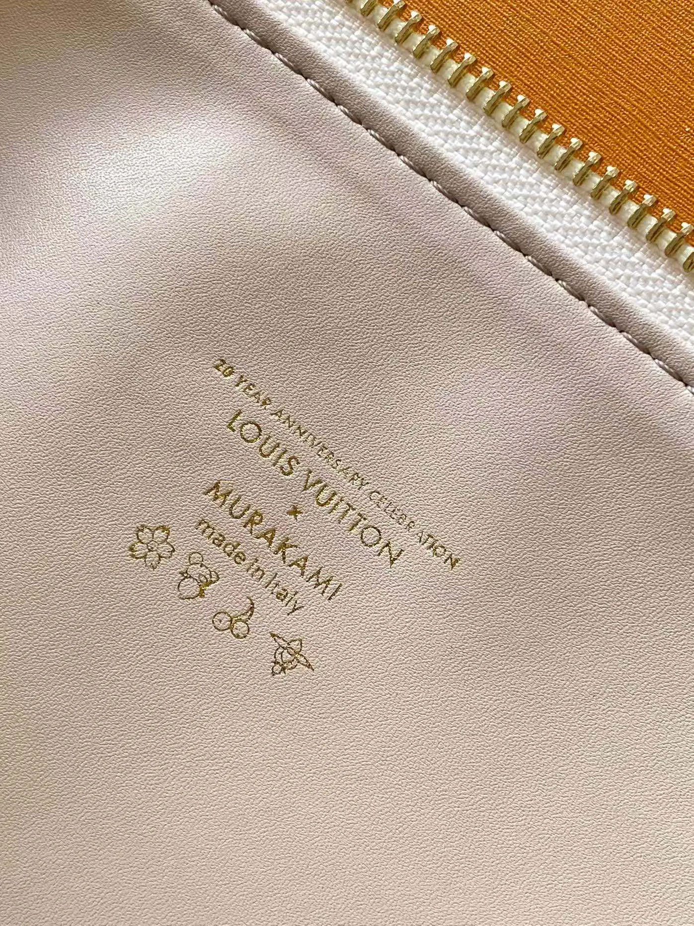 LV Coussin 黑白配色 鏈條包 單肩斜挎款(數字9) LV Coussin 黑白配色 鏈條包 單肩斜挎款(數字9)