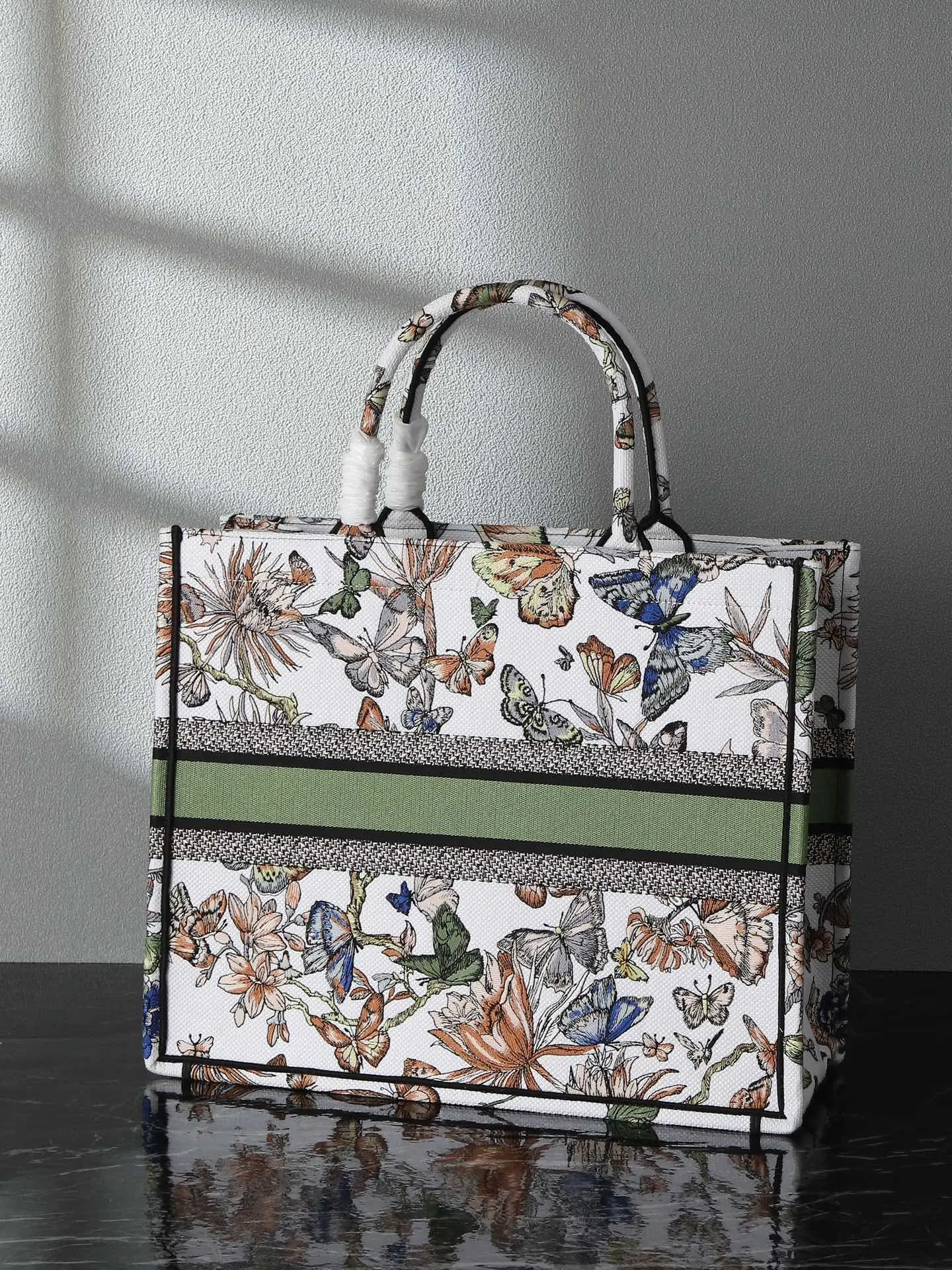 Book Tote 可收纳各种日常用品 全新演绎Baye图案混合效果D 托特包 大容量托特款