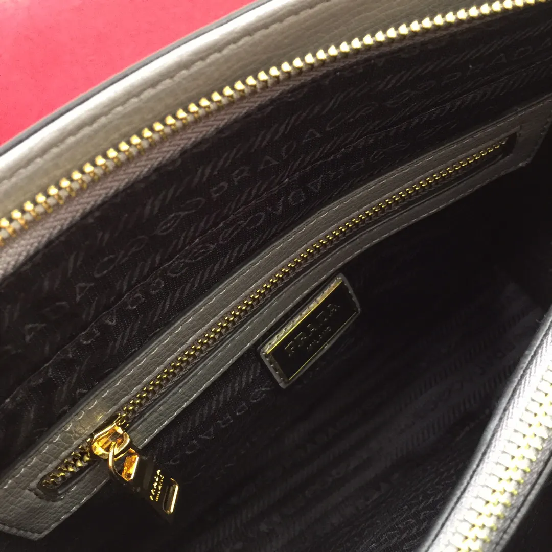 Prada 鳄鱼皮 牛皮 手提包