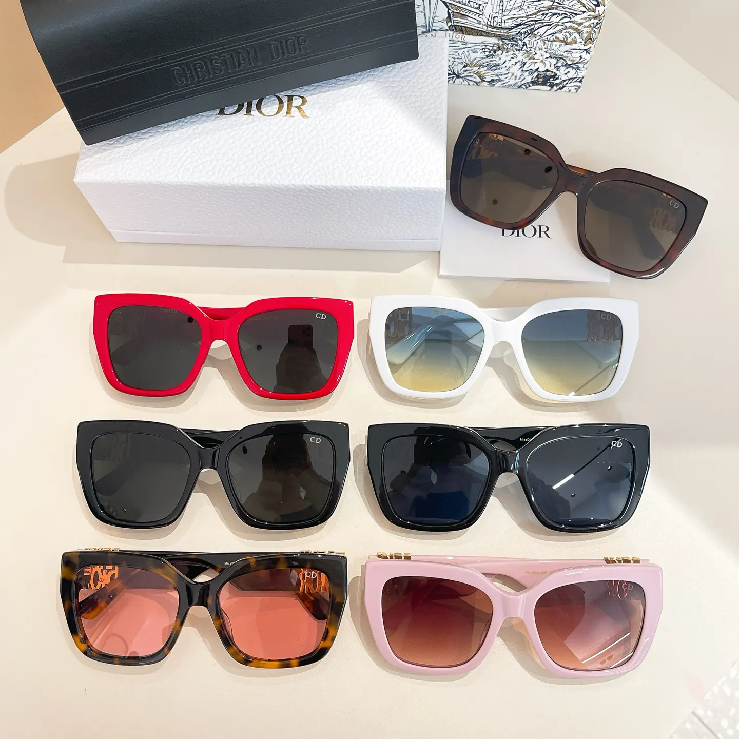 Dior 粉色渐变太阳镜 复古时尚款