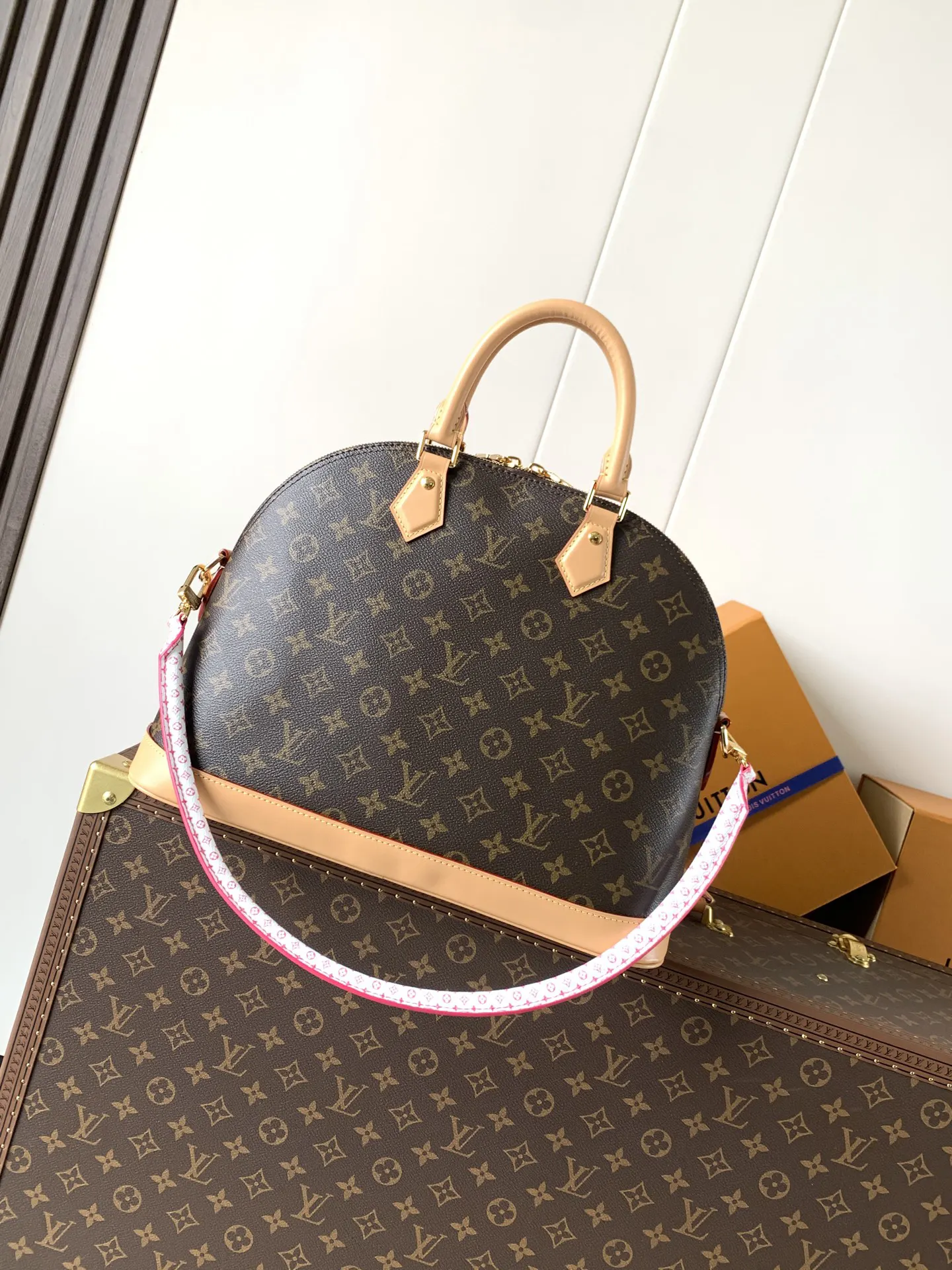LV Alma 牛皮 棕鸵鸟纹 收納包 旅行收納款