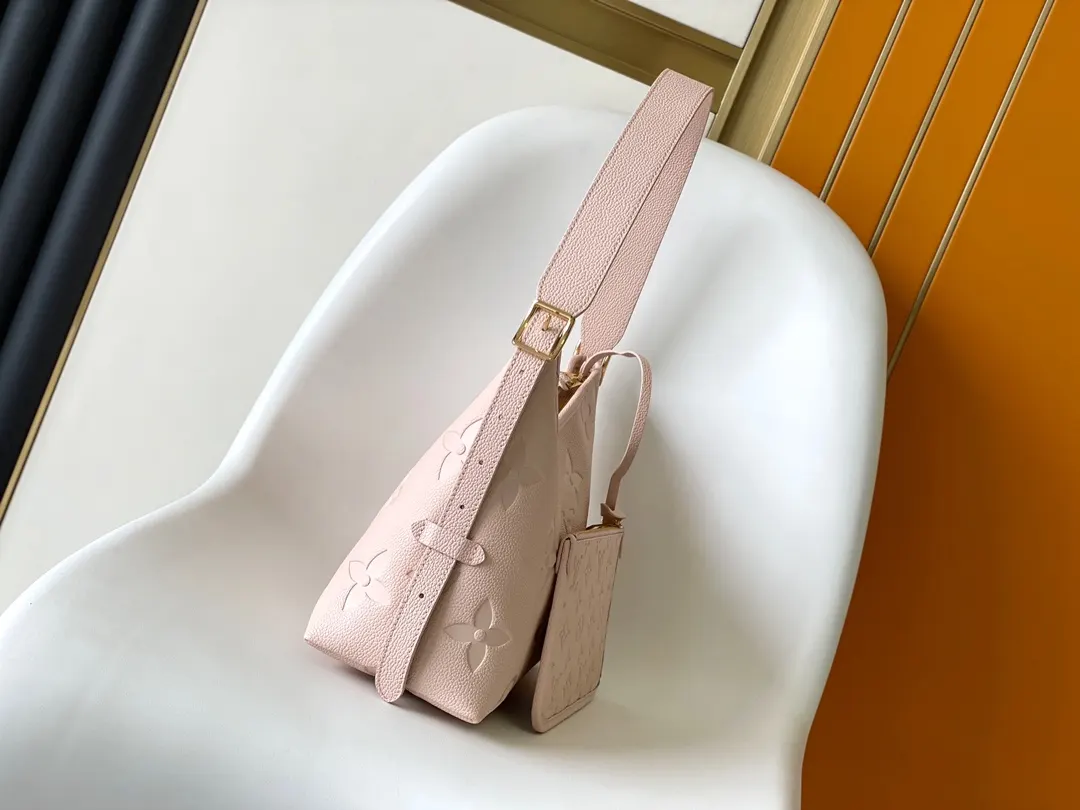 CarryAll 白色 米白 Mo手拿包 精致手拿款