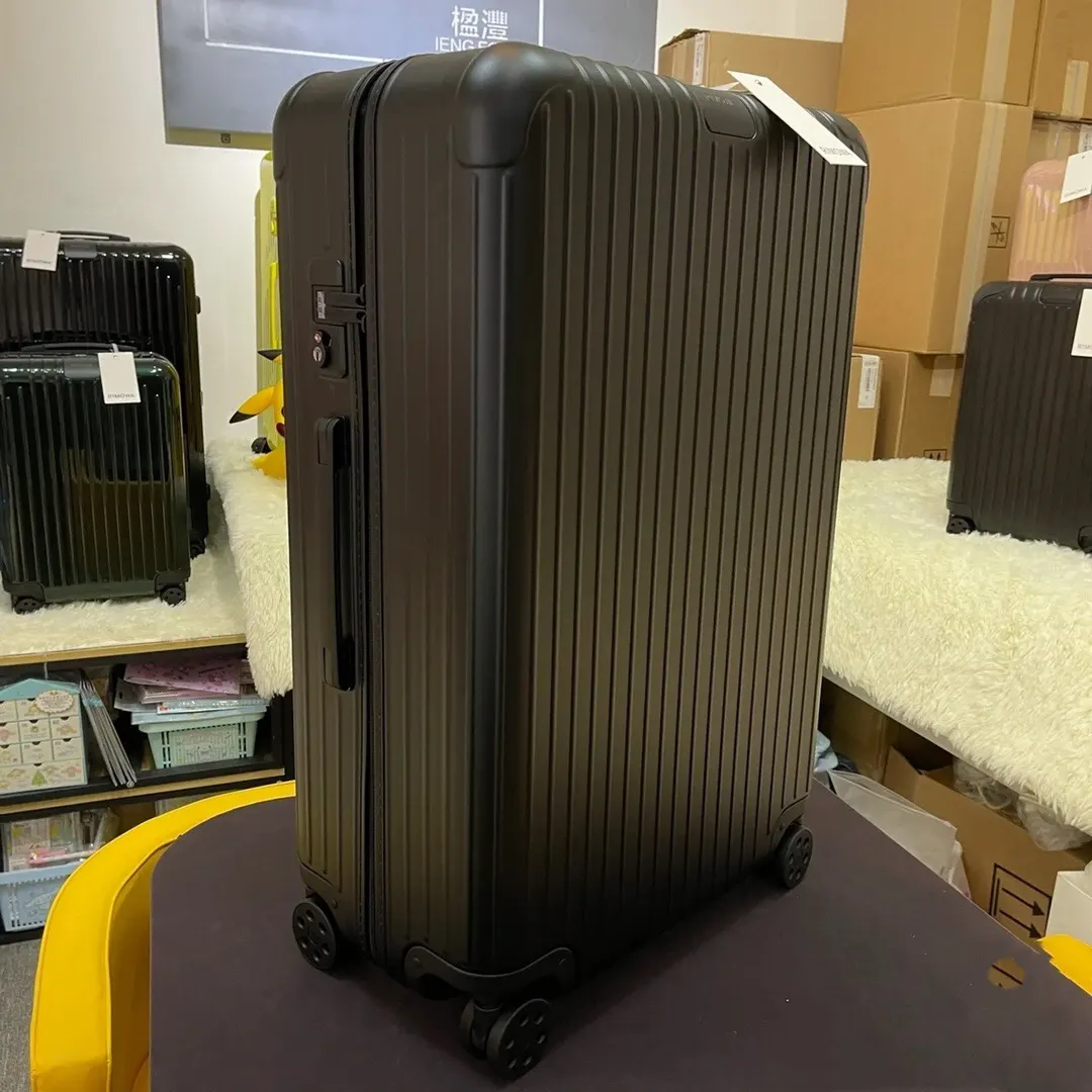 黑色 白色 RIMOWA 日默瓦Essential 系列旅 行李箱 旅行拉杆款 輕便出行款