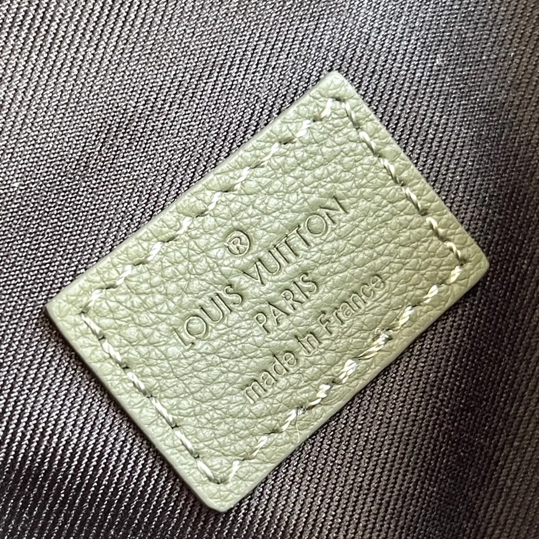 牛皮 可调节包带既可环于腰间 亦可实现肩背和斜挎选择 腰包 休閒腰包款