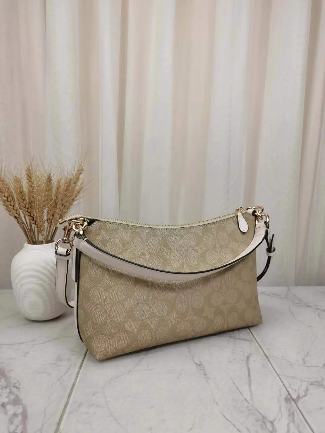 Coach 白色 斜挎包 轻便斜挎款