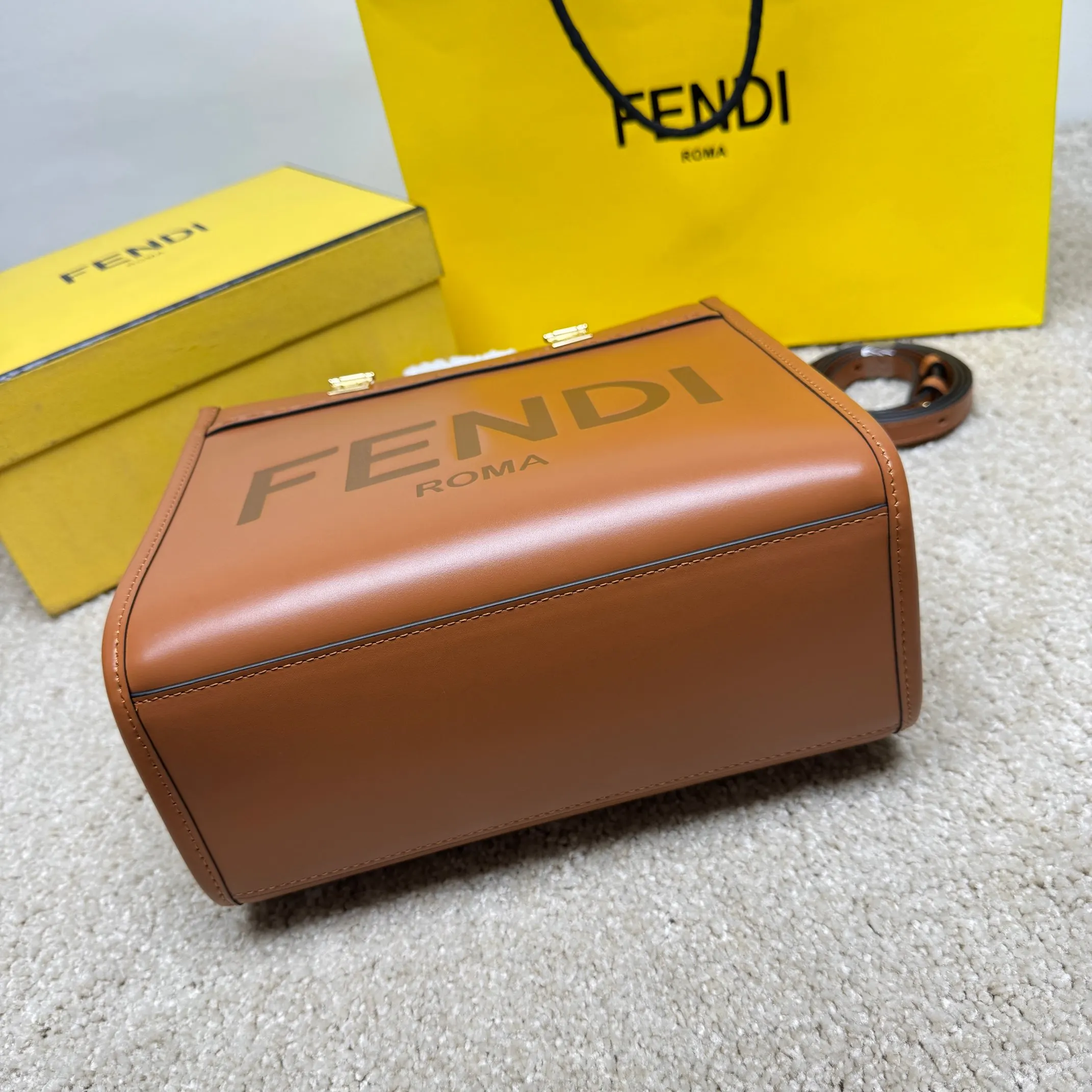 Fendi 棕色 金色 皮革 手拿包 精致手拿款