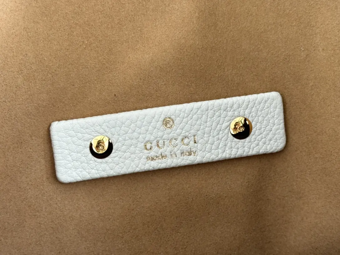 Gucci 白色 棕色 牛皮 手拿包 精致手拿款(數字9) Gucci 白色 棕色 牛皮 手拿包 精致手拿款(數字9)