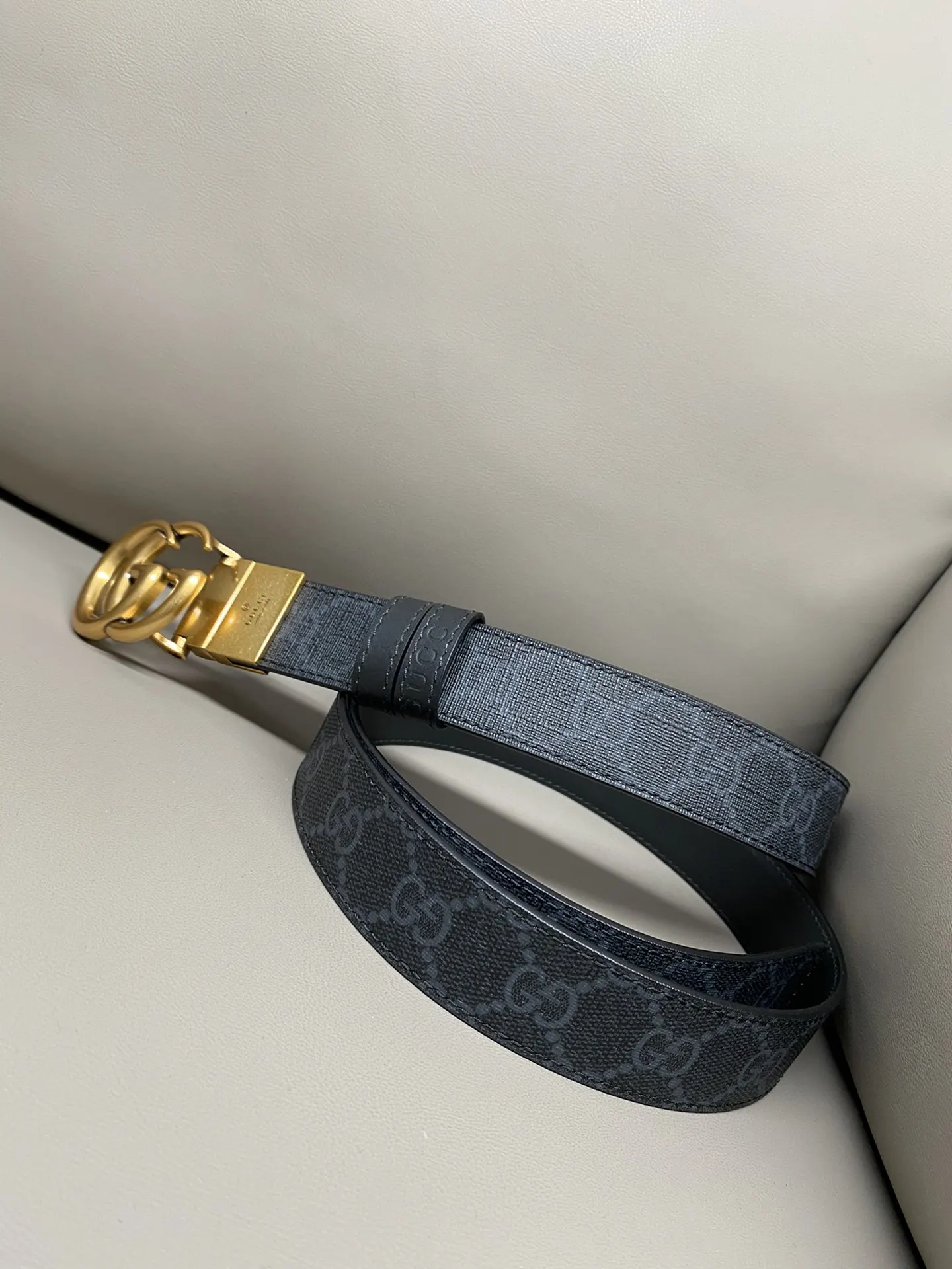 Gucci Marmont 双G扣牛皮双面腰带