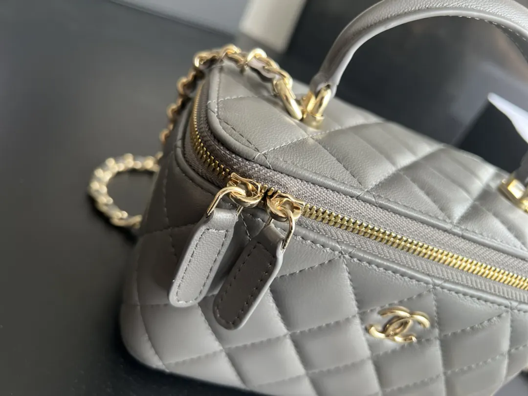 CHANEL 22 Bag 米色羊皮链条包 金扣款